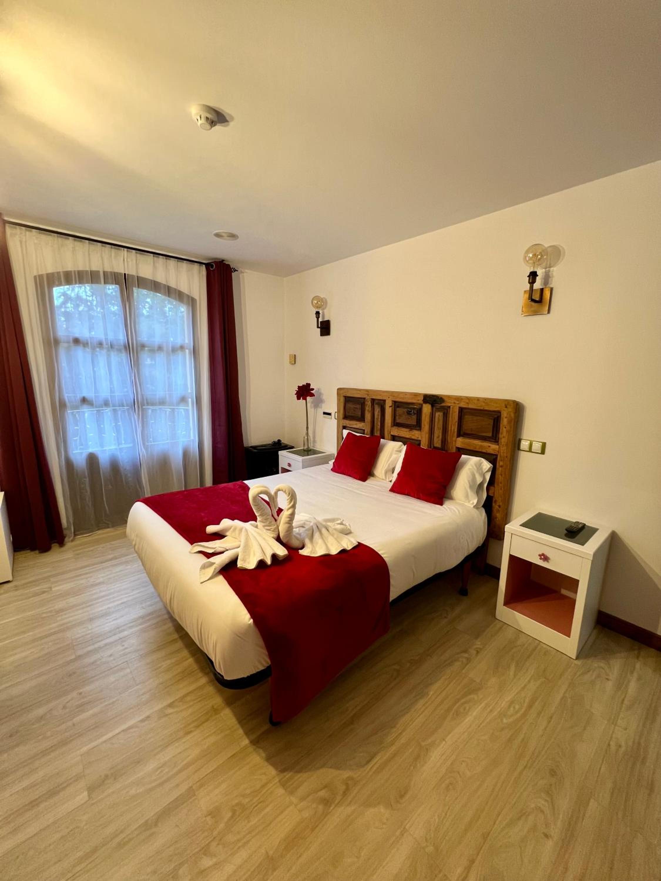 Habitación Doble con Bañera de Hidromasaje y Balcón