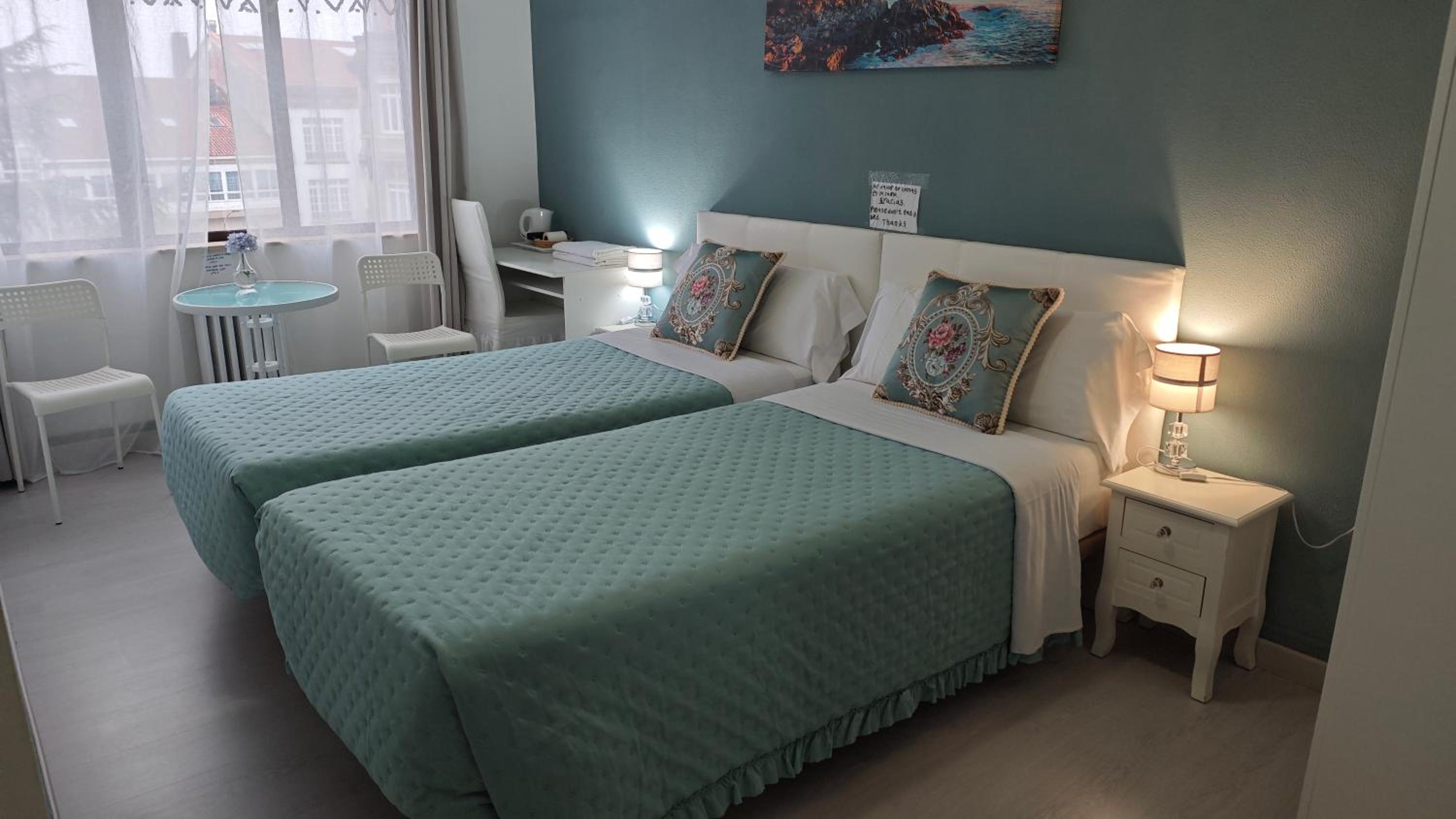 Twin Room with City View - Photo 1