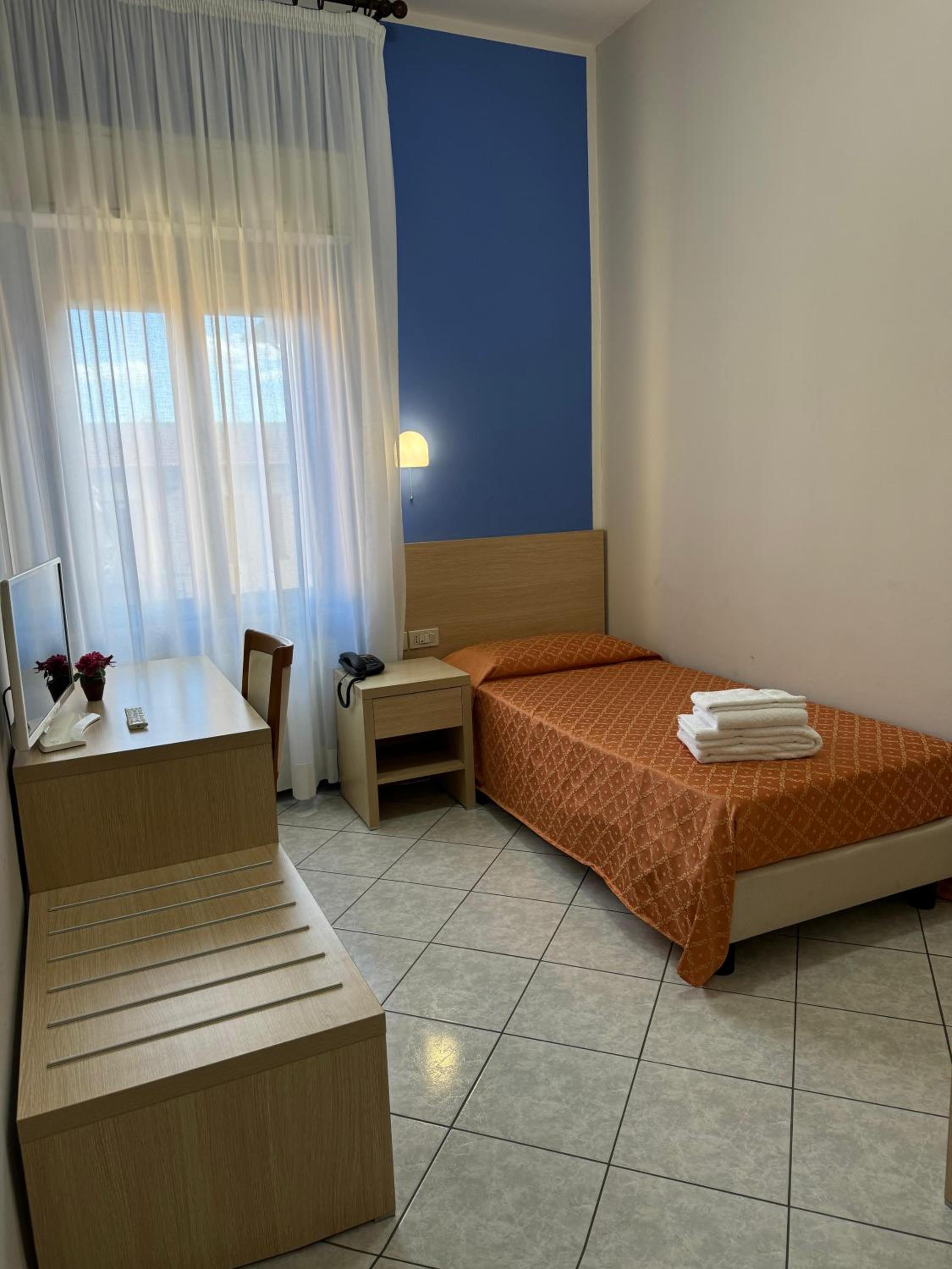 Single Room photo 3