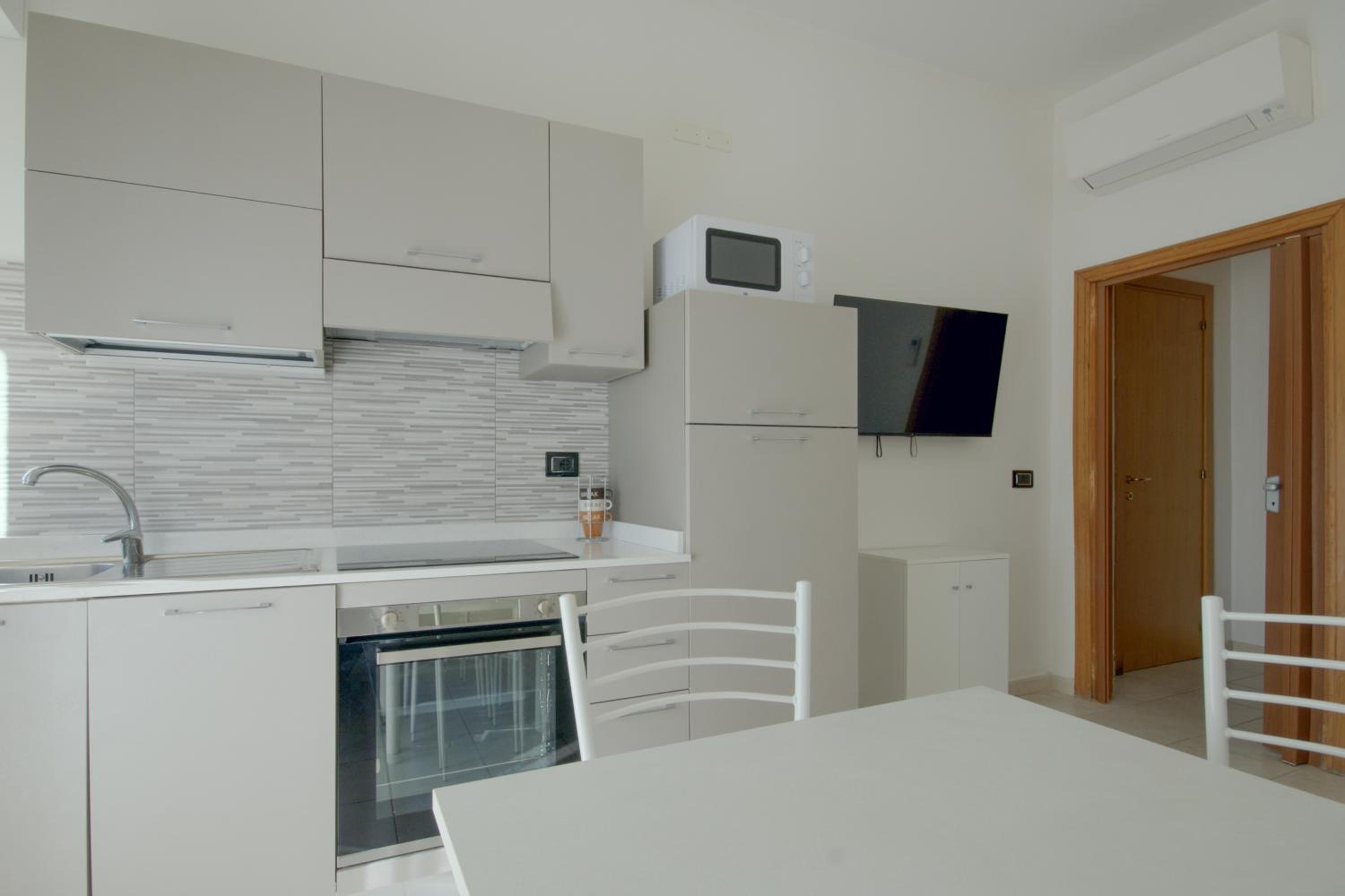 One-Bedroom Apartment photo 2