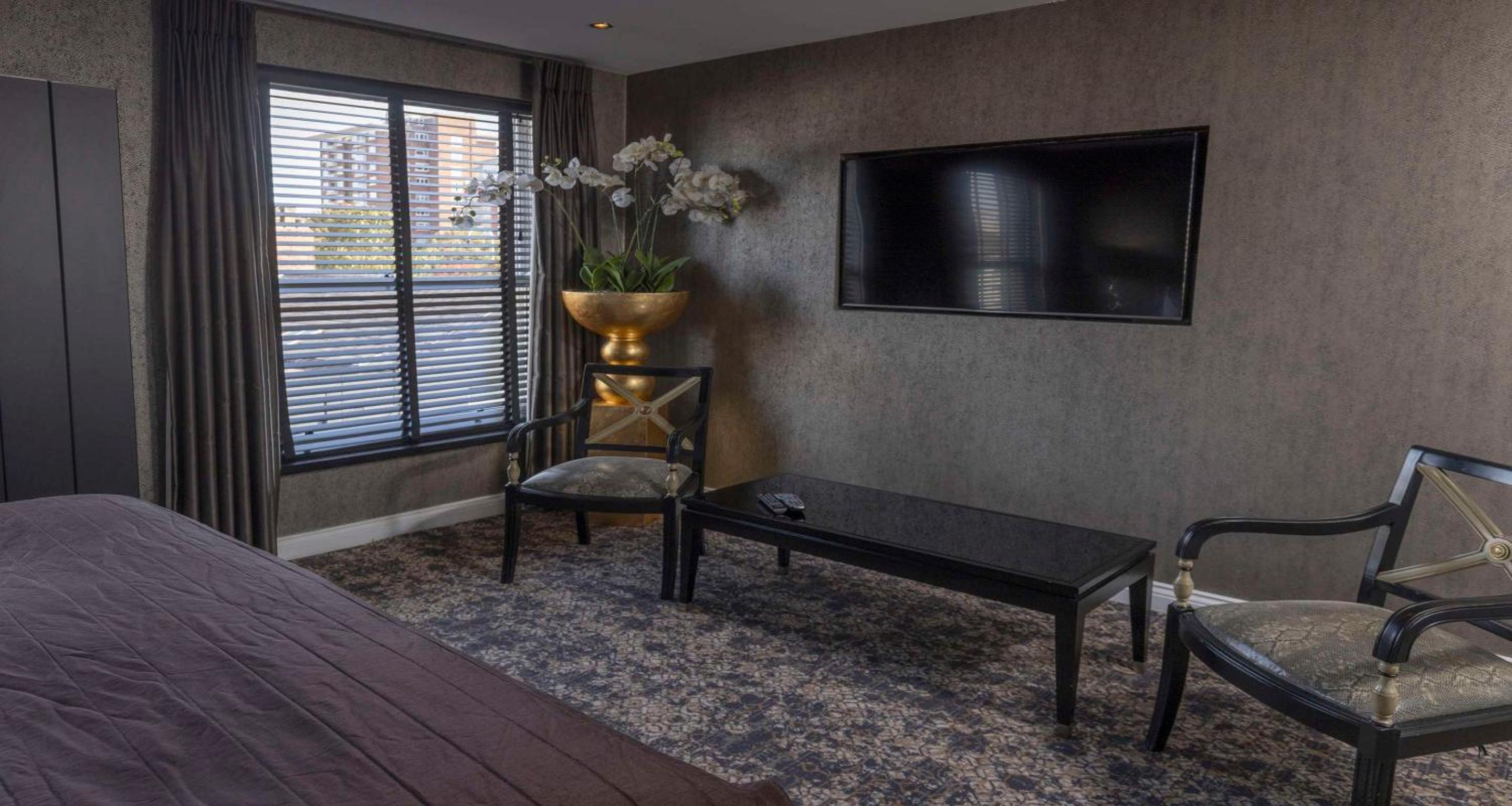 Superior King Suite - Photo 2