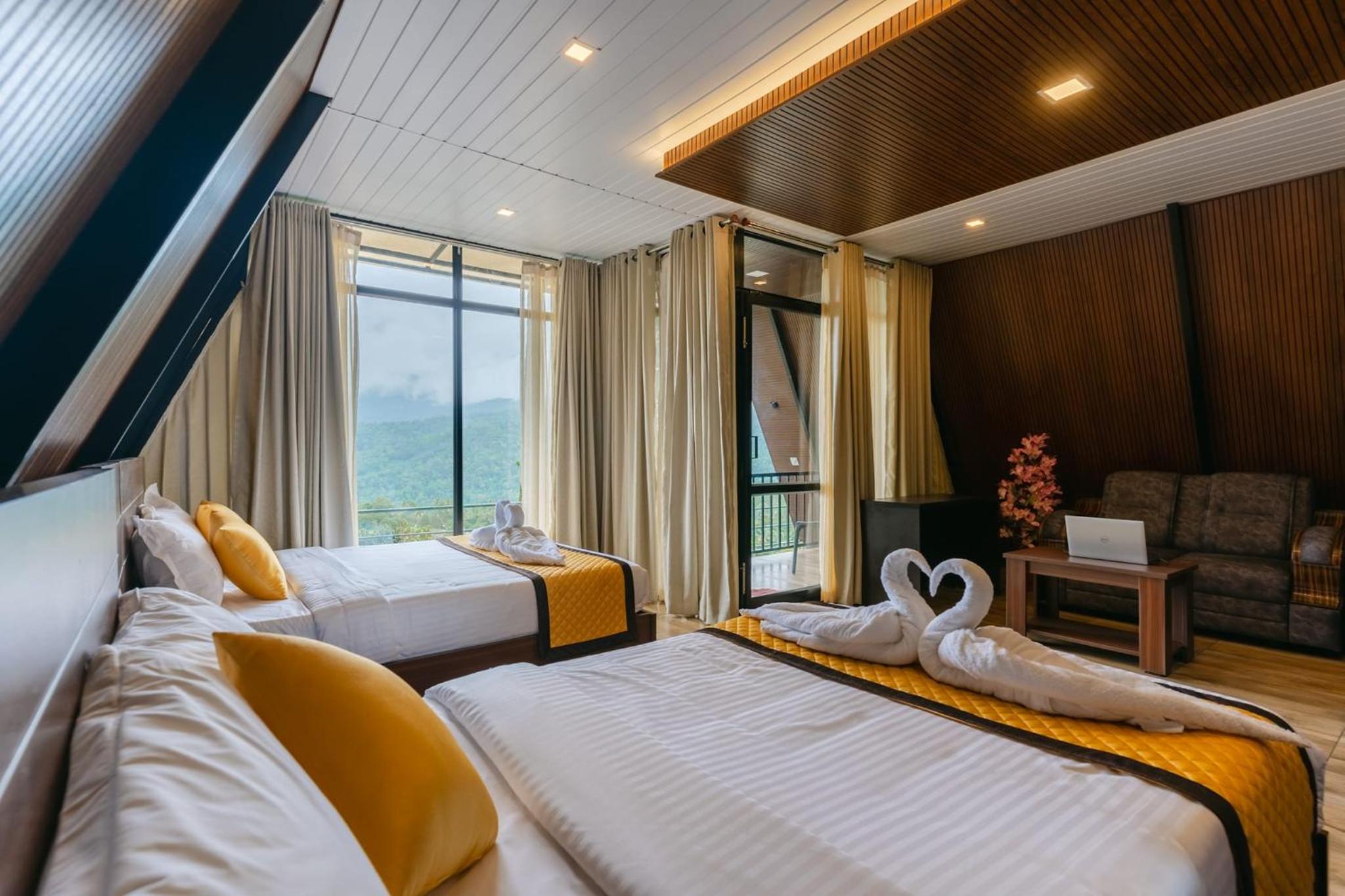 Deluxe Queen Suite