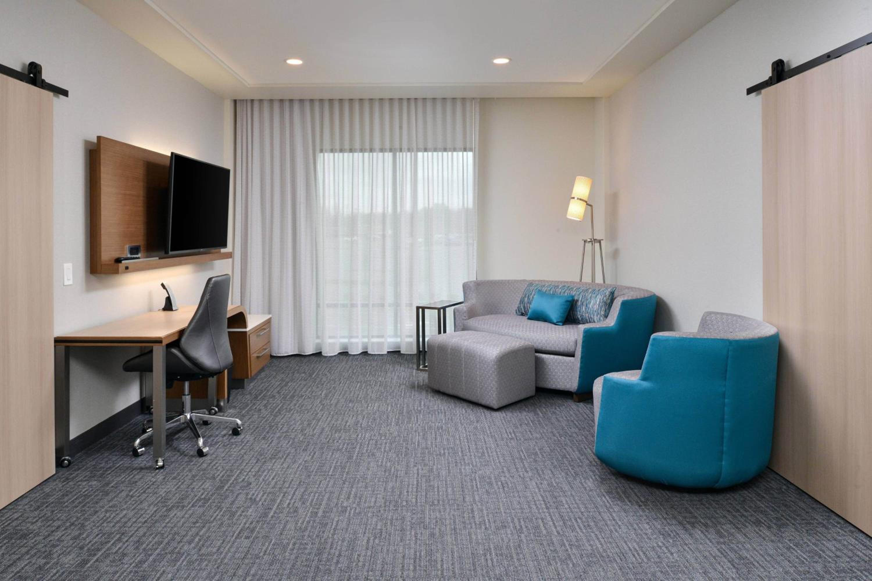 Two-Bedroom Suite with One King Bed, Two Queen Beds and Sofa Bed - Photo 2