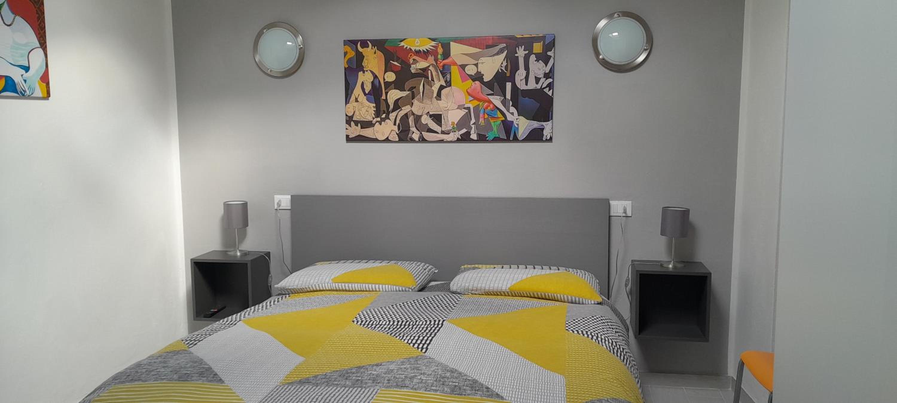 One-Bedroom Apartment - Photo 1