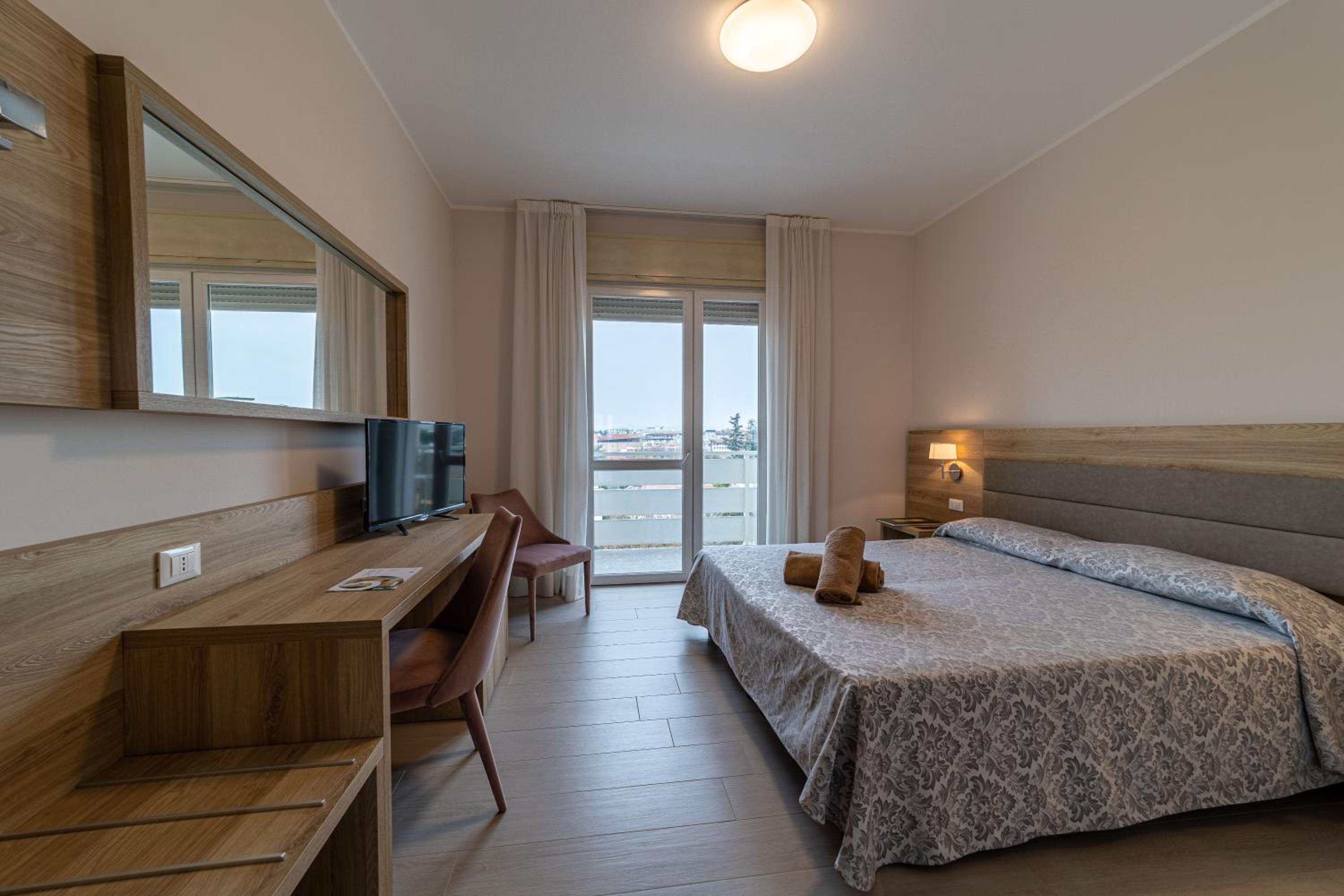 Superior Twin/Double Room photo 2