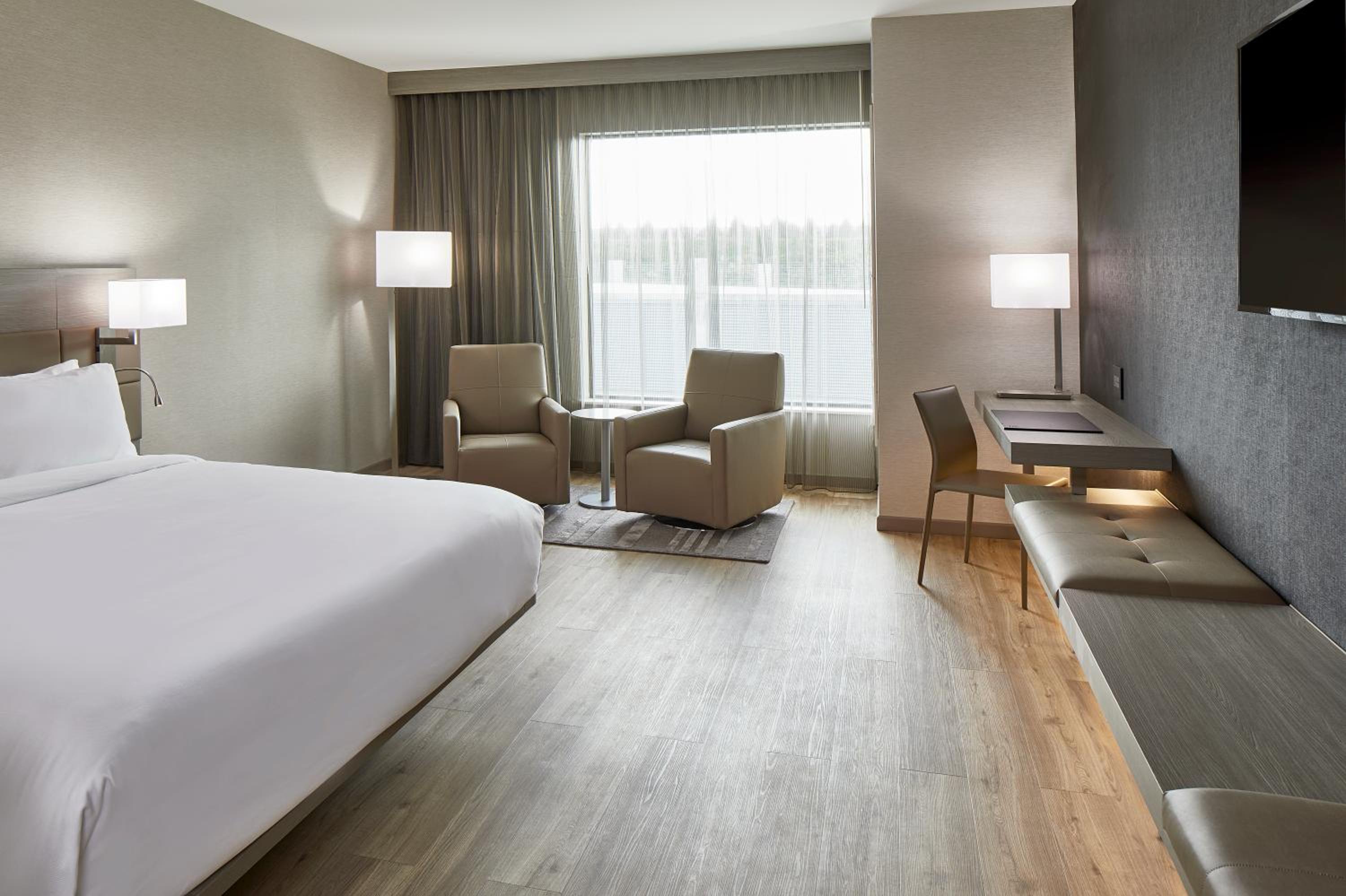 King Room with Sofa Bed and Adapted Tub - Mobility and Hearing Accessible