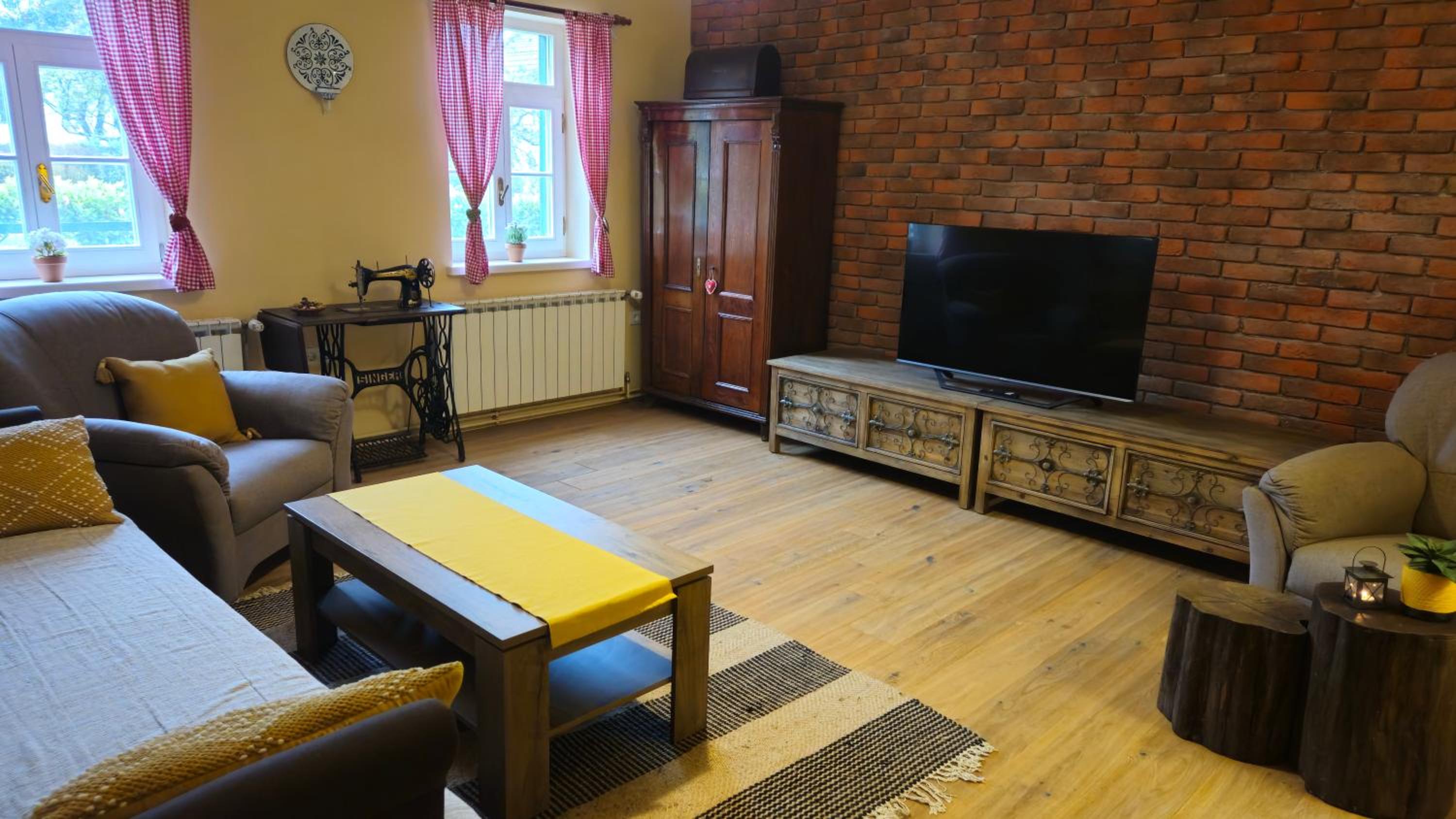 One-Bedroom House photo 1