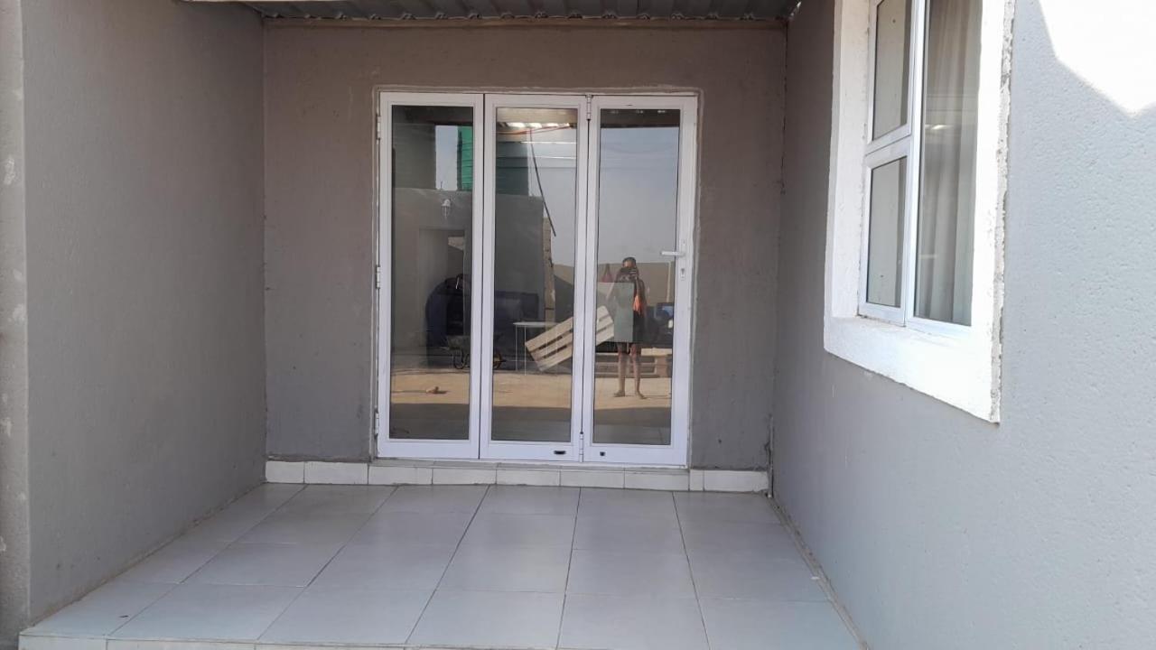 Family Room with Bathroom photo 2