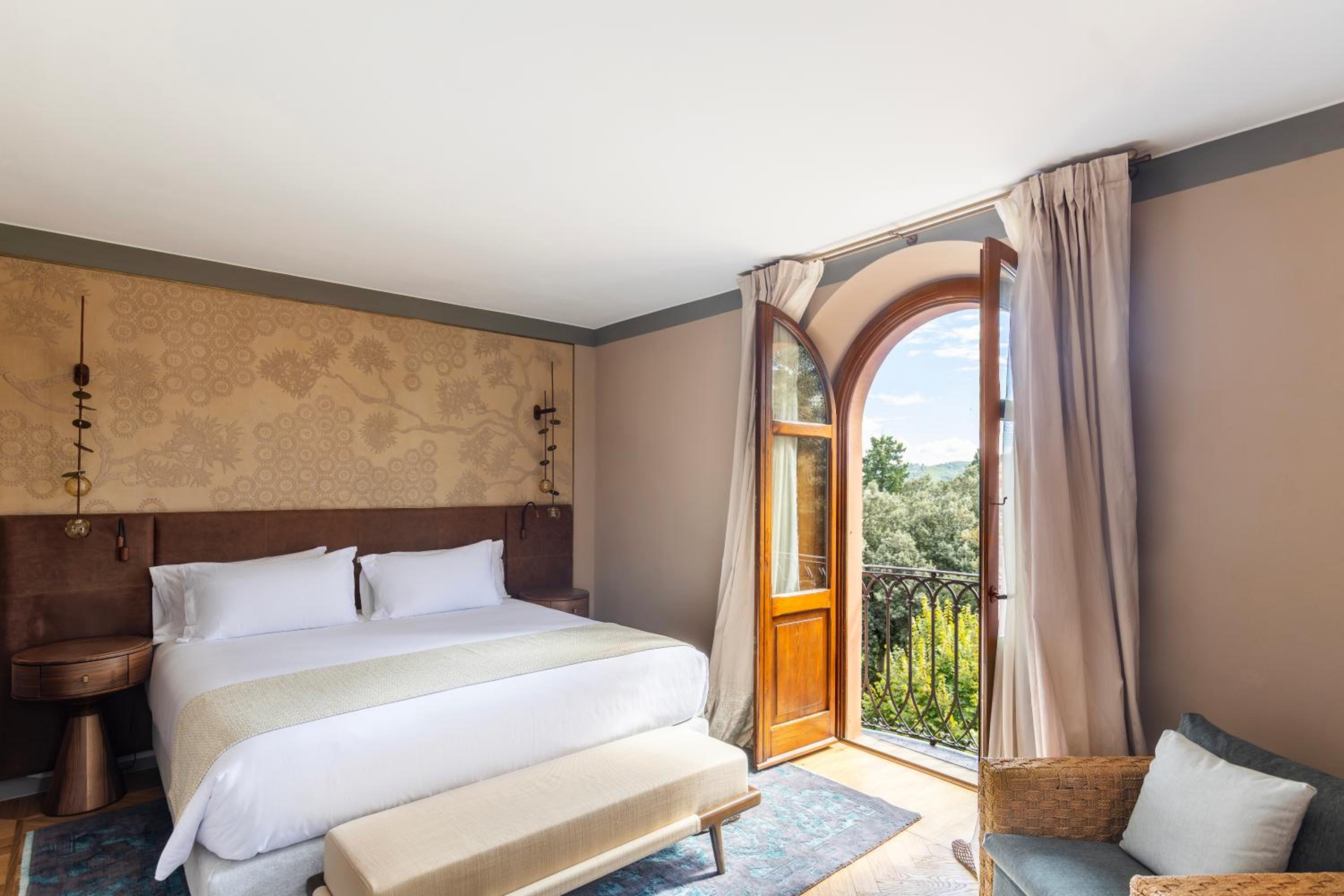 Suite with Lake View