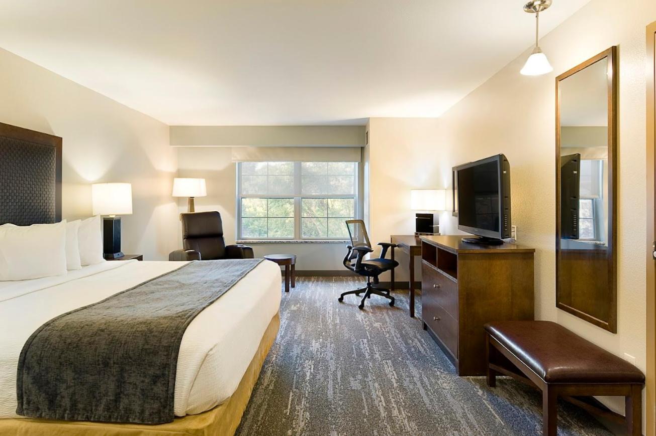 ClubHouse Hotel and Suites