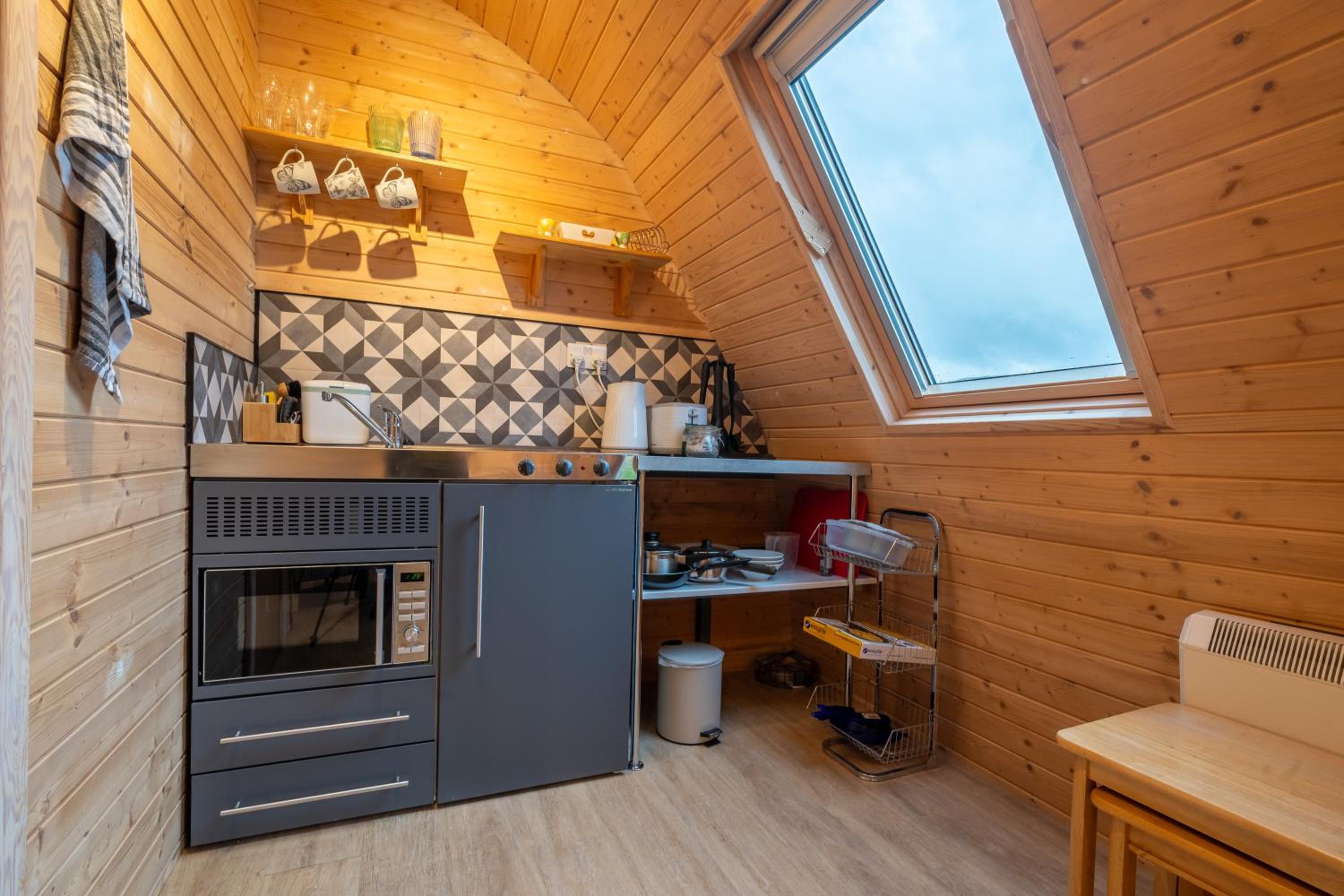 Large Double Room- Butterfly pod (with hot tub) photo 2