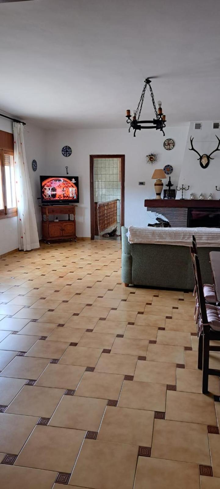 Six-Bedroom House photo 2