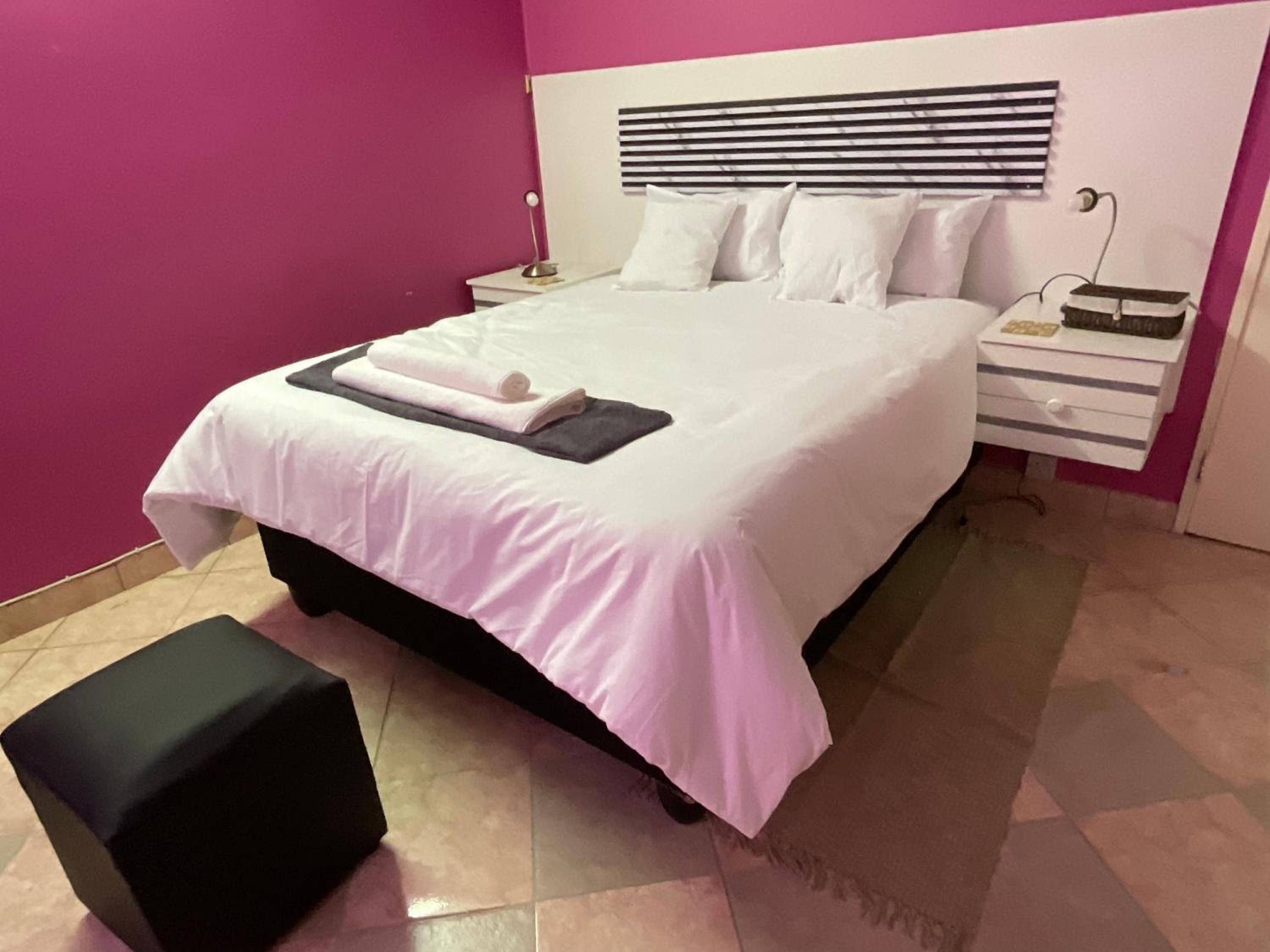 Double Room with Pool View photo 3
