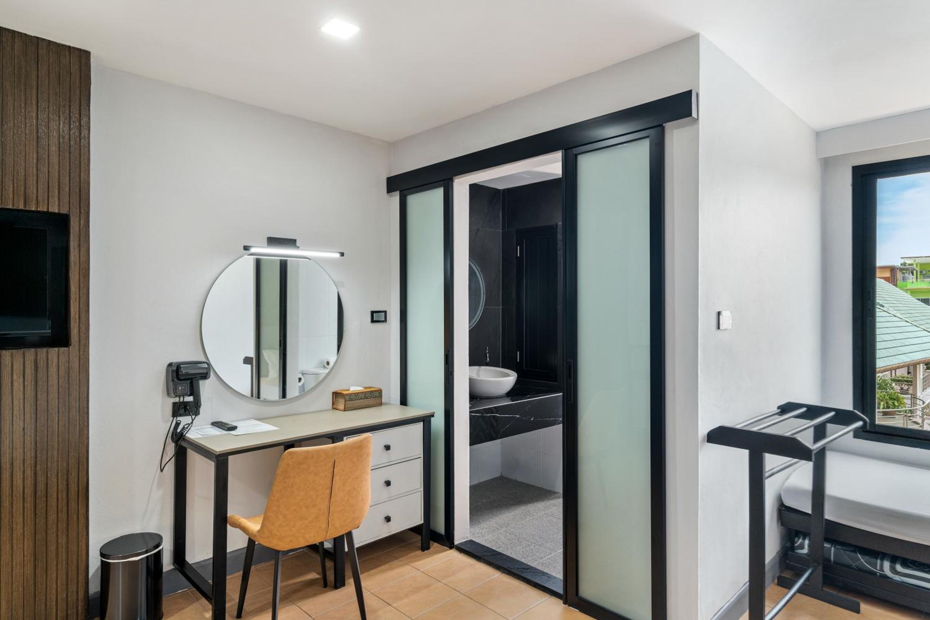 Superior Double or Twin Room - Photo 8