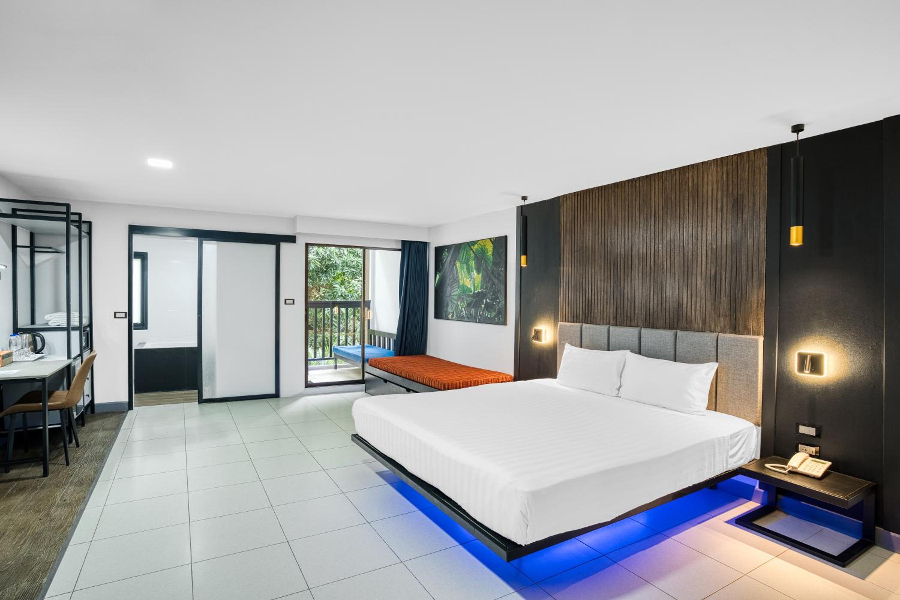 Deluxe Double or Twin Room - Photo 10