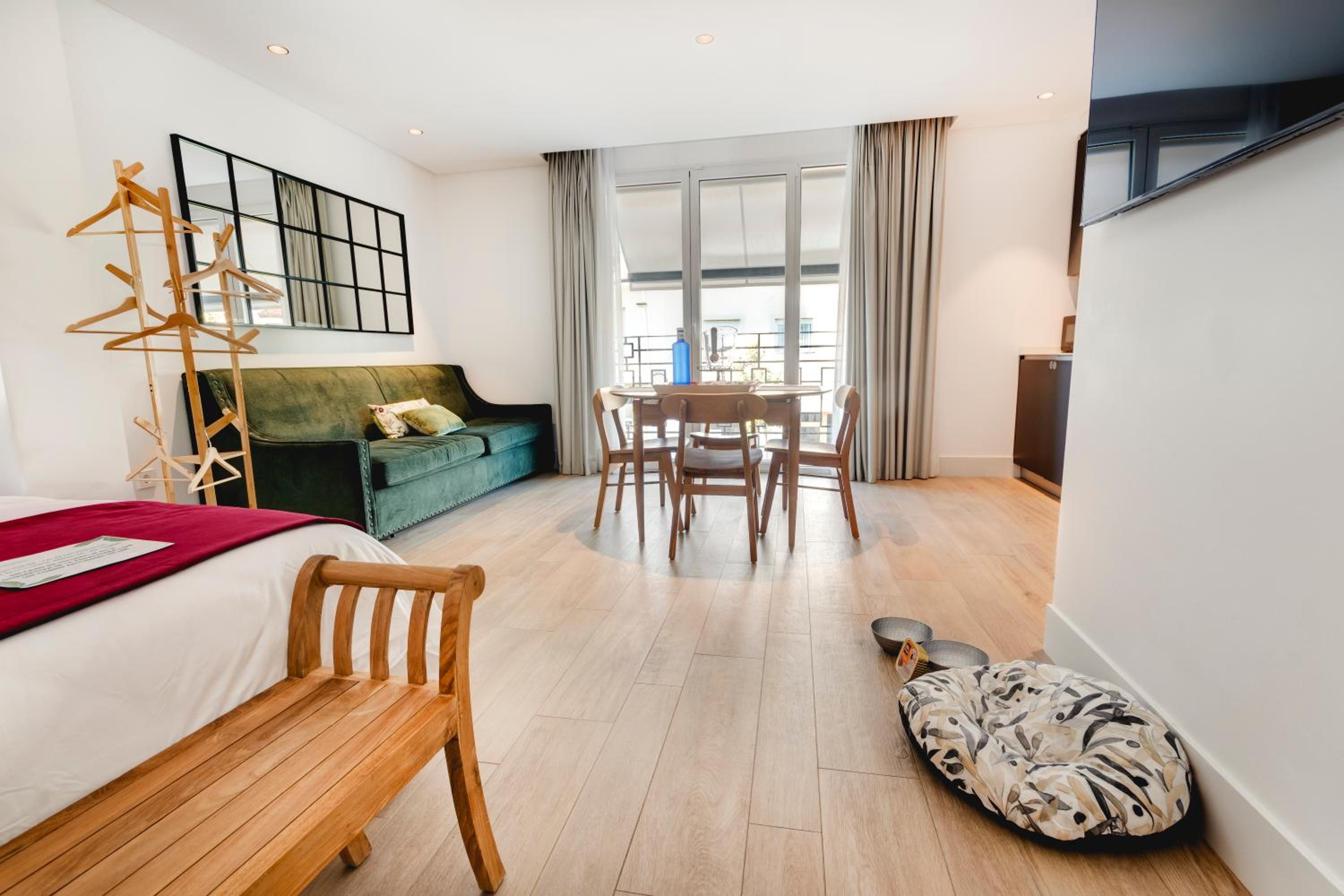 Classic Apartment - Photo 18