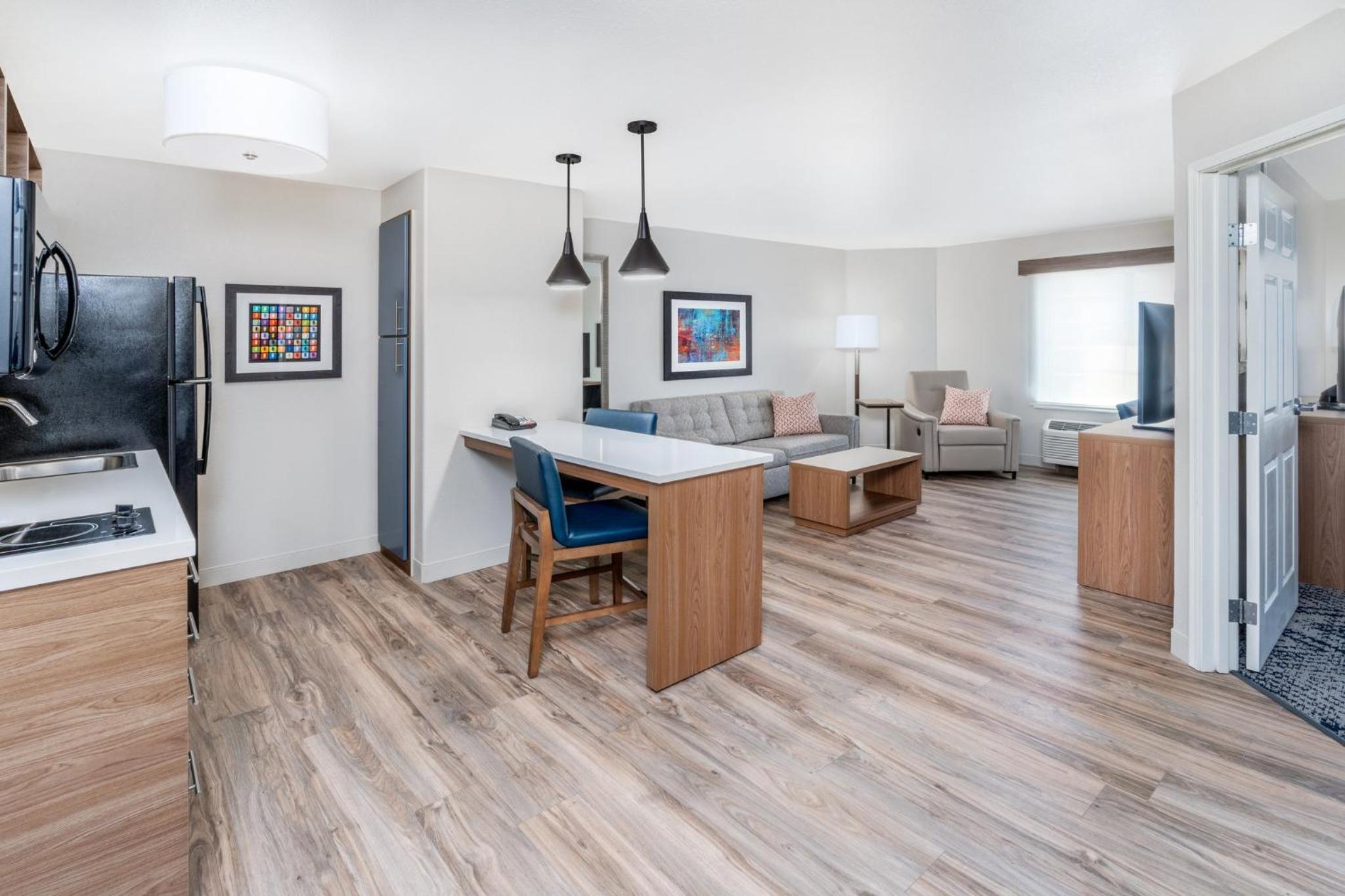 One Bedroom Suite with One Queen Bed