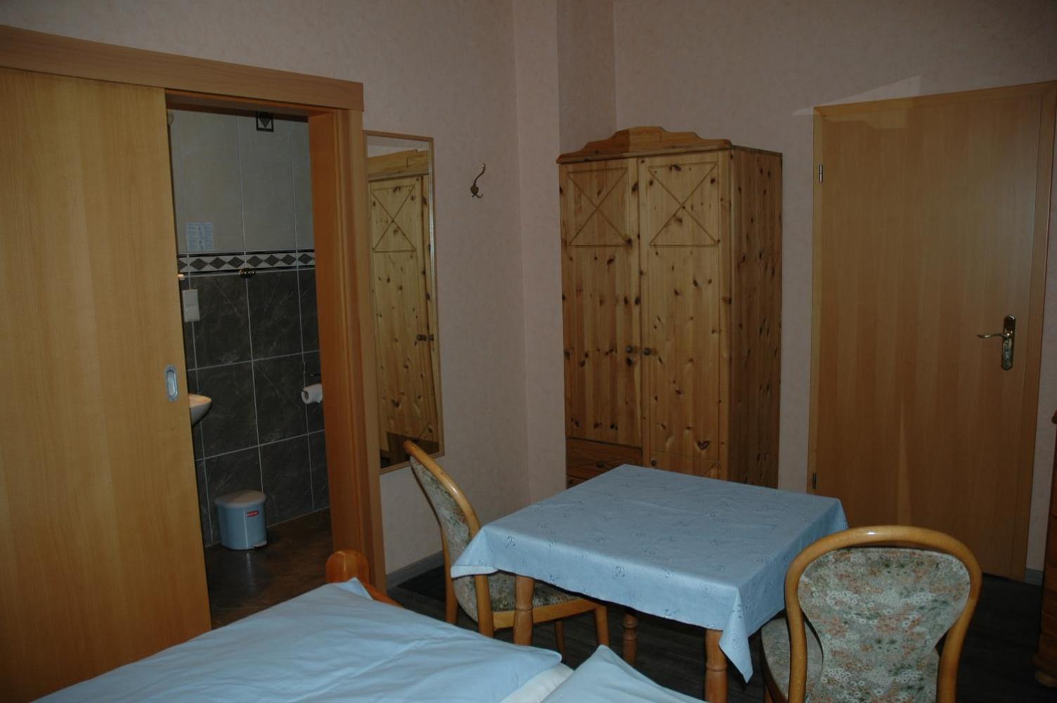 Small Twin Room photo 2