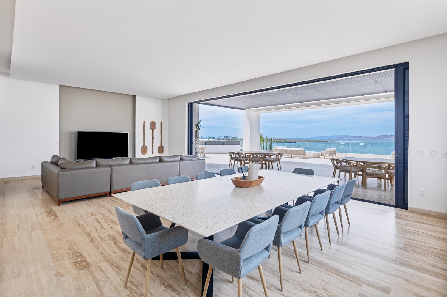 Two-Bedroom Deluxe Apartment With Ocean View photo 1