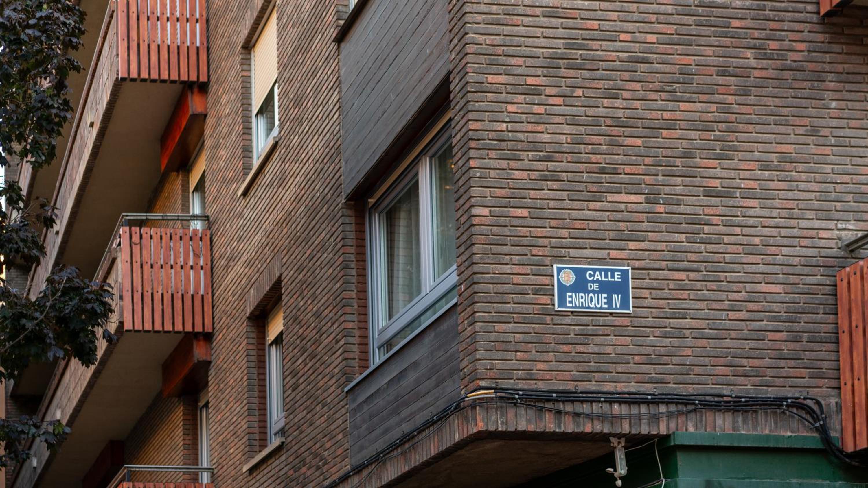 Apartment with Balcony photo 3