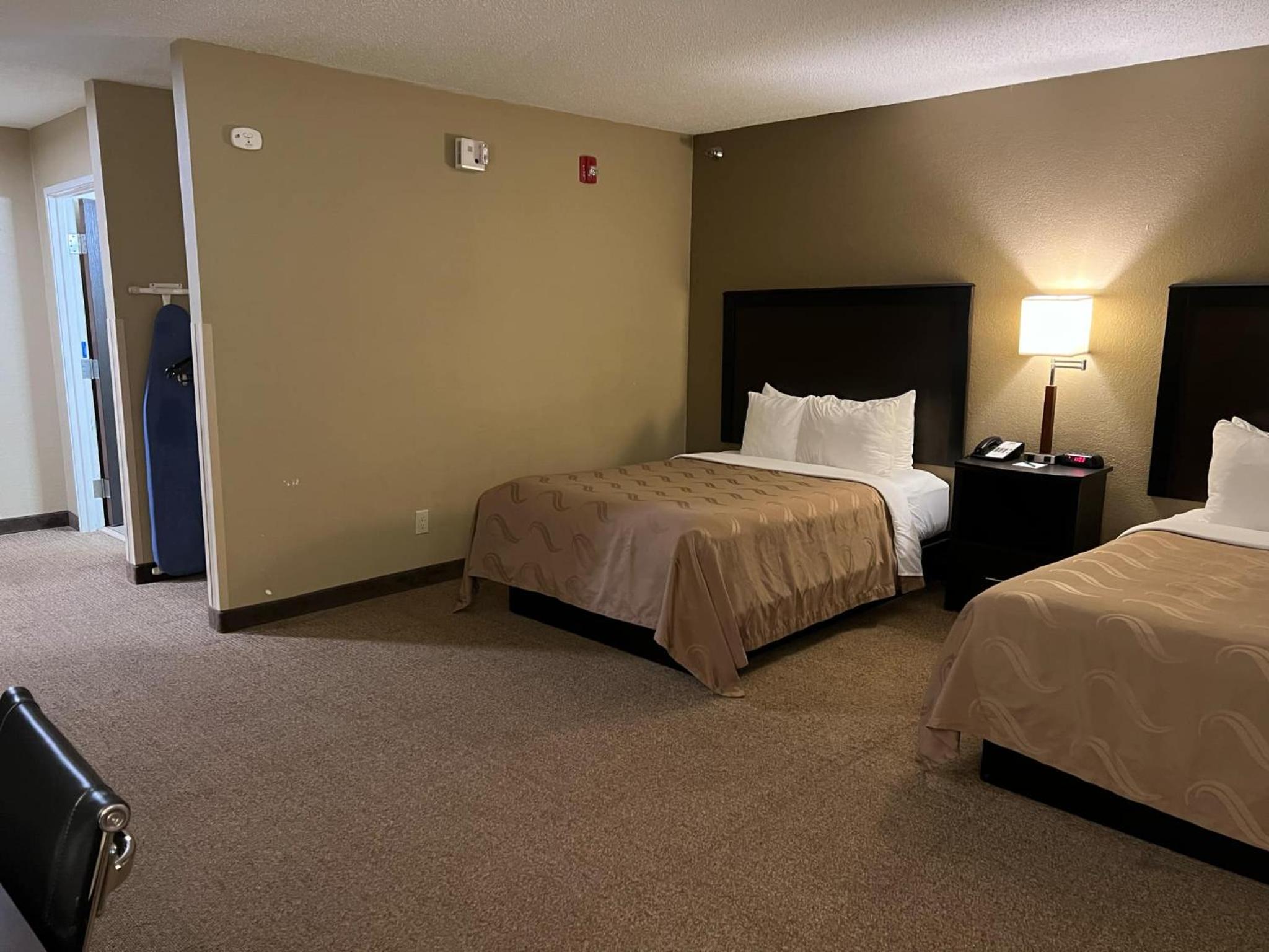 Double Room with Two Double Beds - Accessible/Non-Smoking - Photo 2