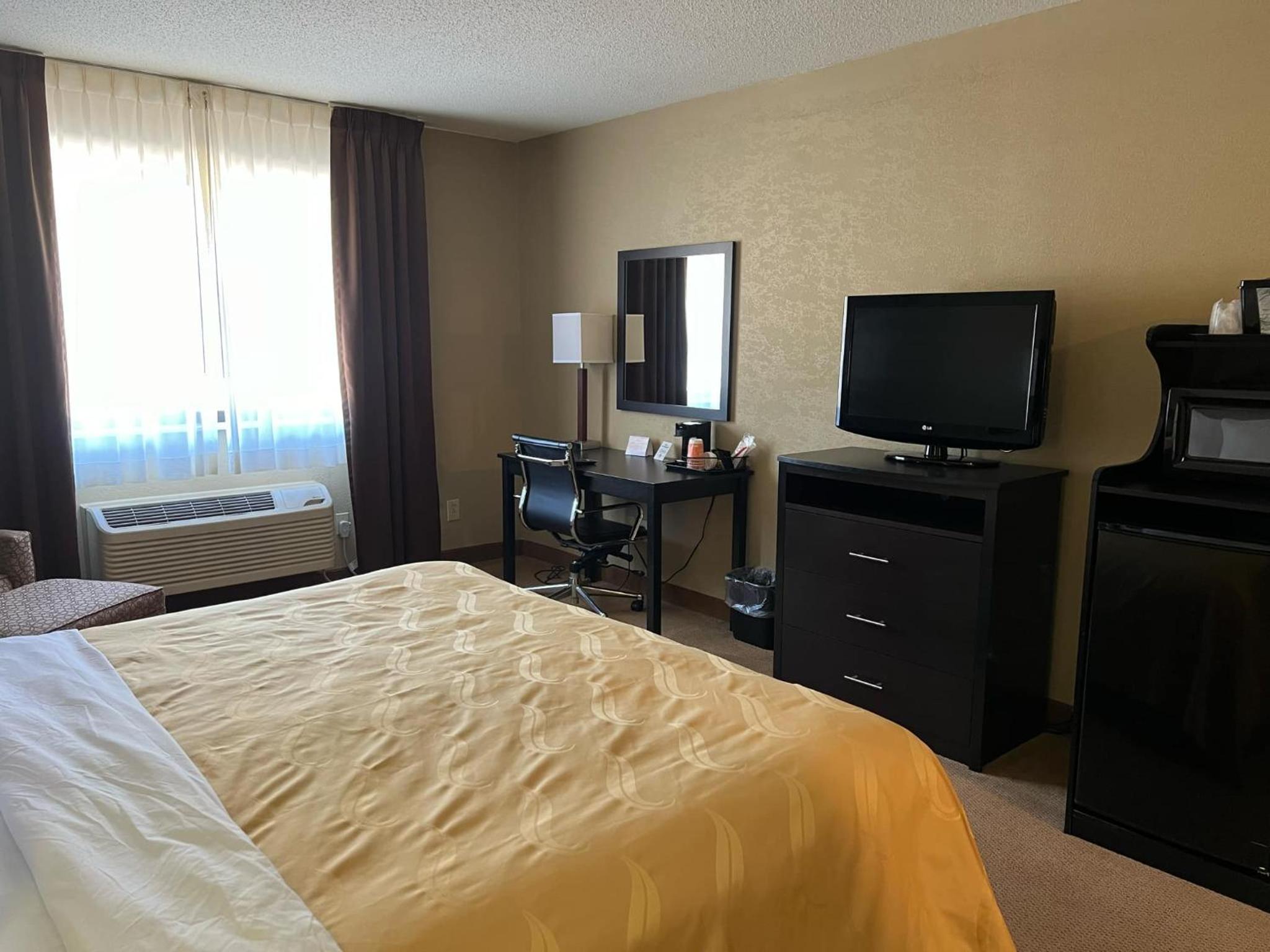 King Room - Accessible/Non-Smoking - Photo 3
