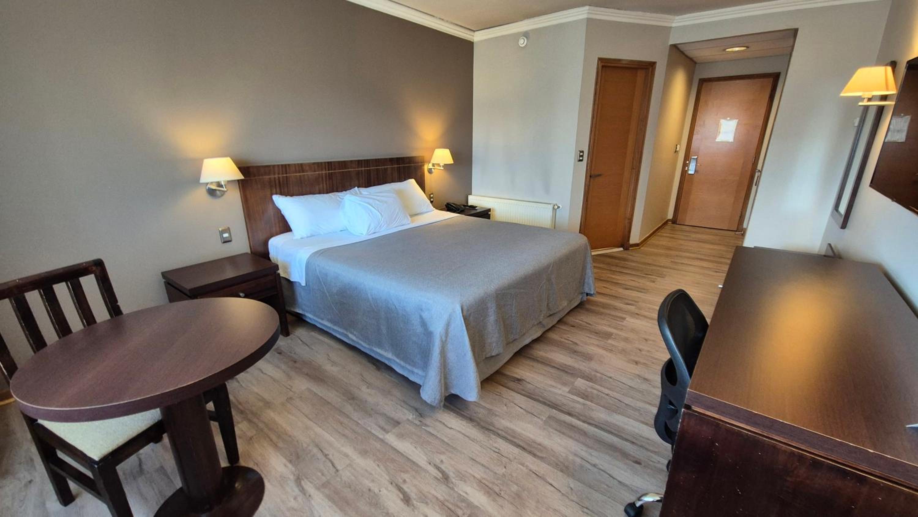 Queen Room photo 1