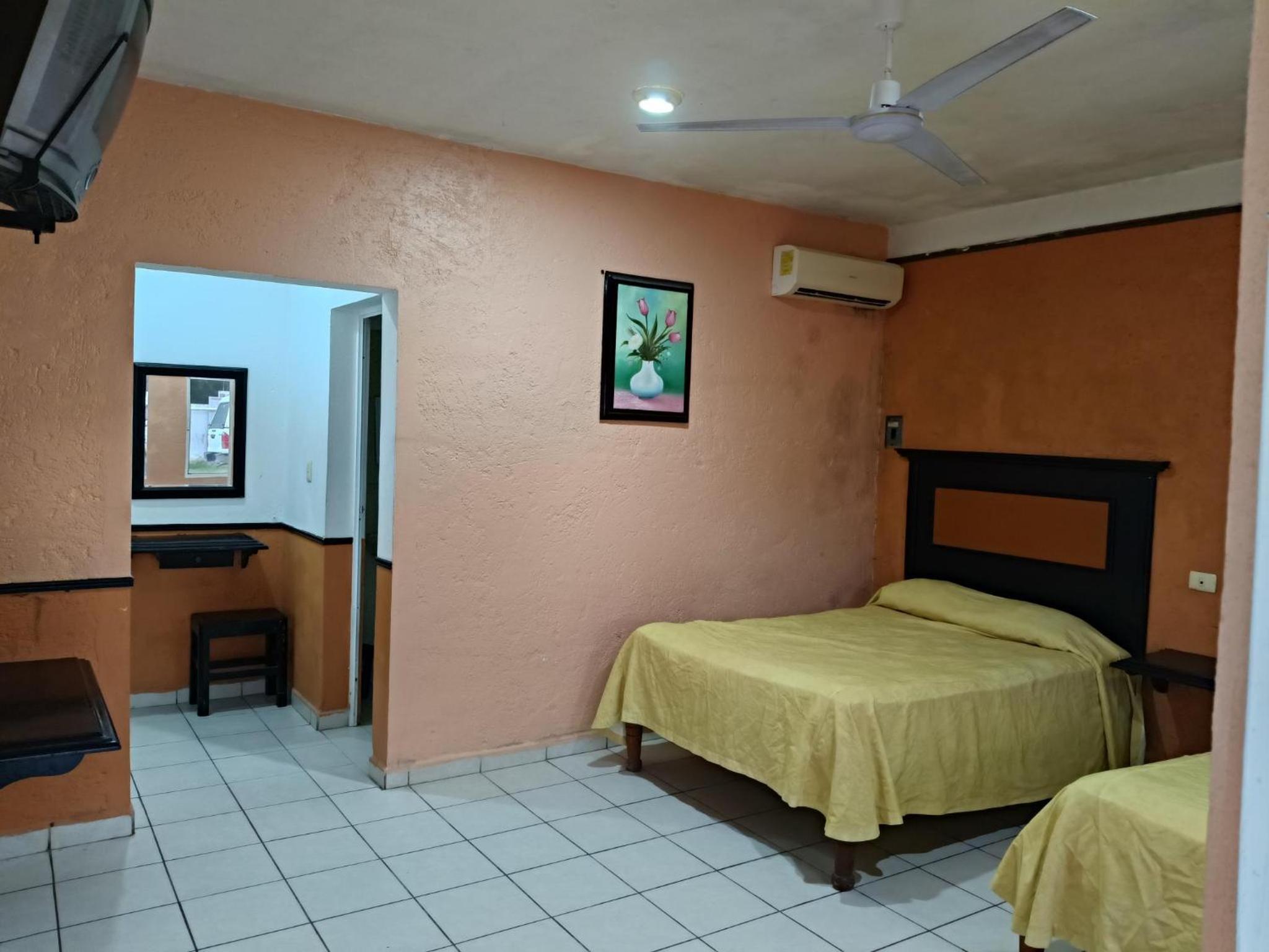 Economy Twin Room photo 1