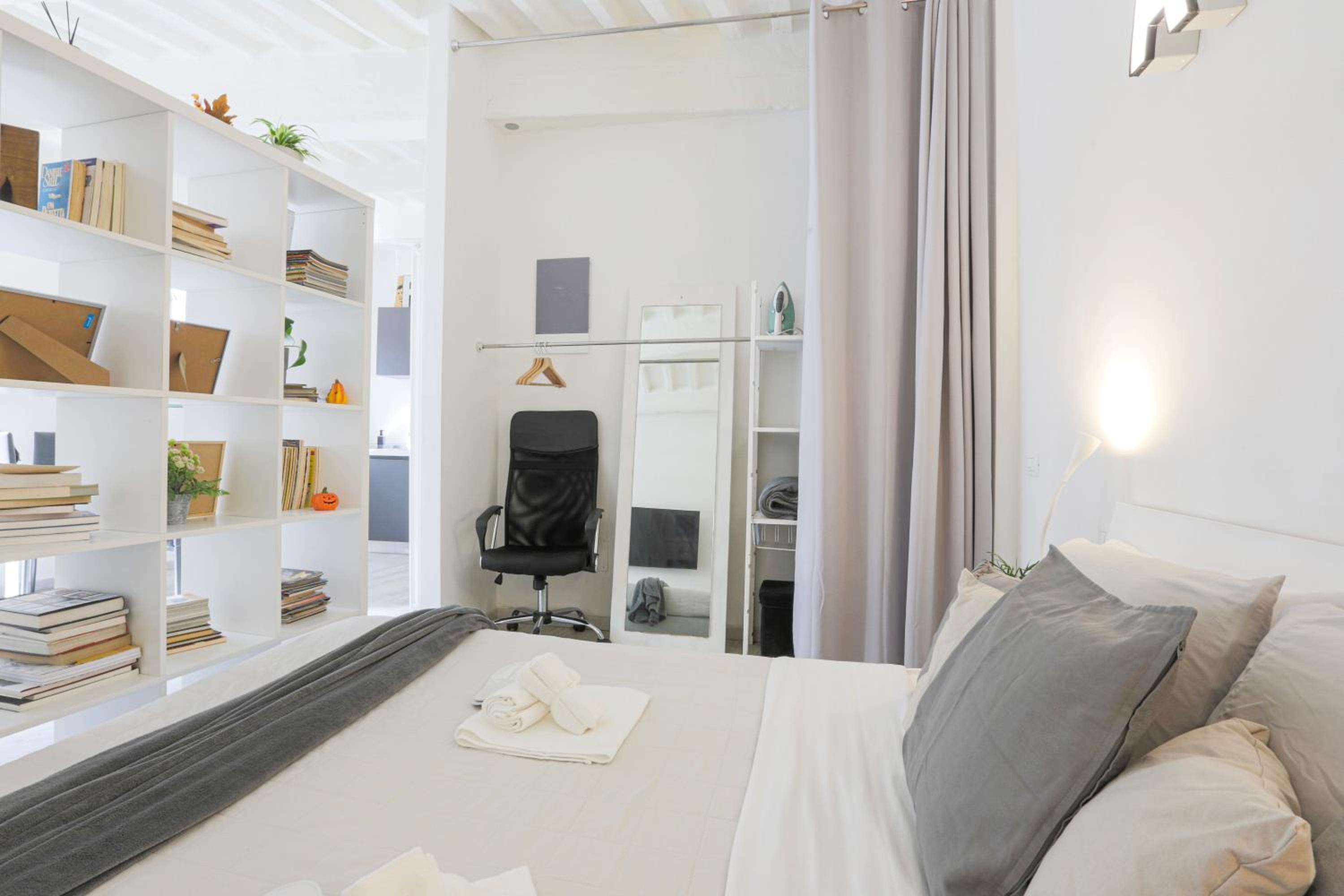 One-Bedroom Apartment - Photo 17