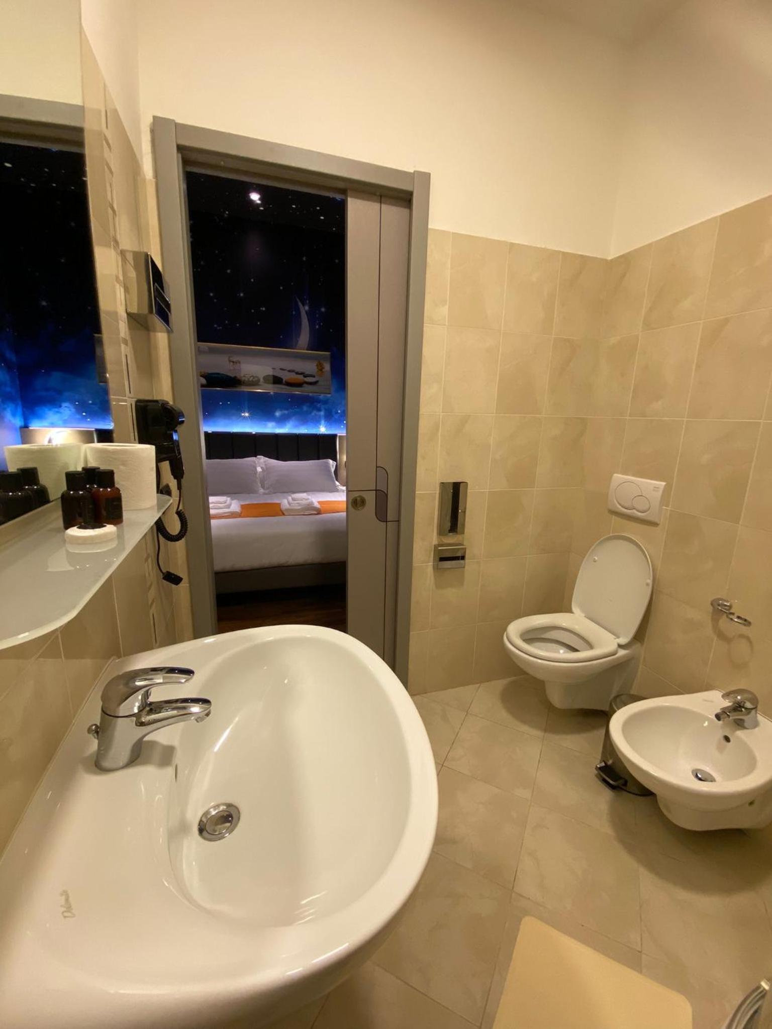 Suite with Spa Bath - Photo 7