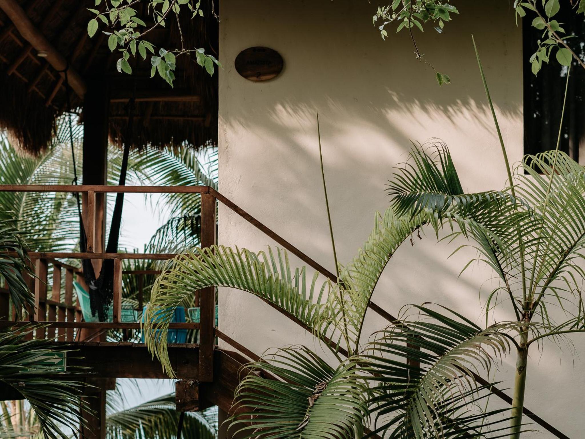 Deluxe King with Balcony Garden View - Photo 7