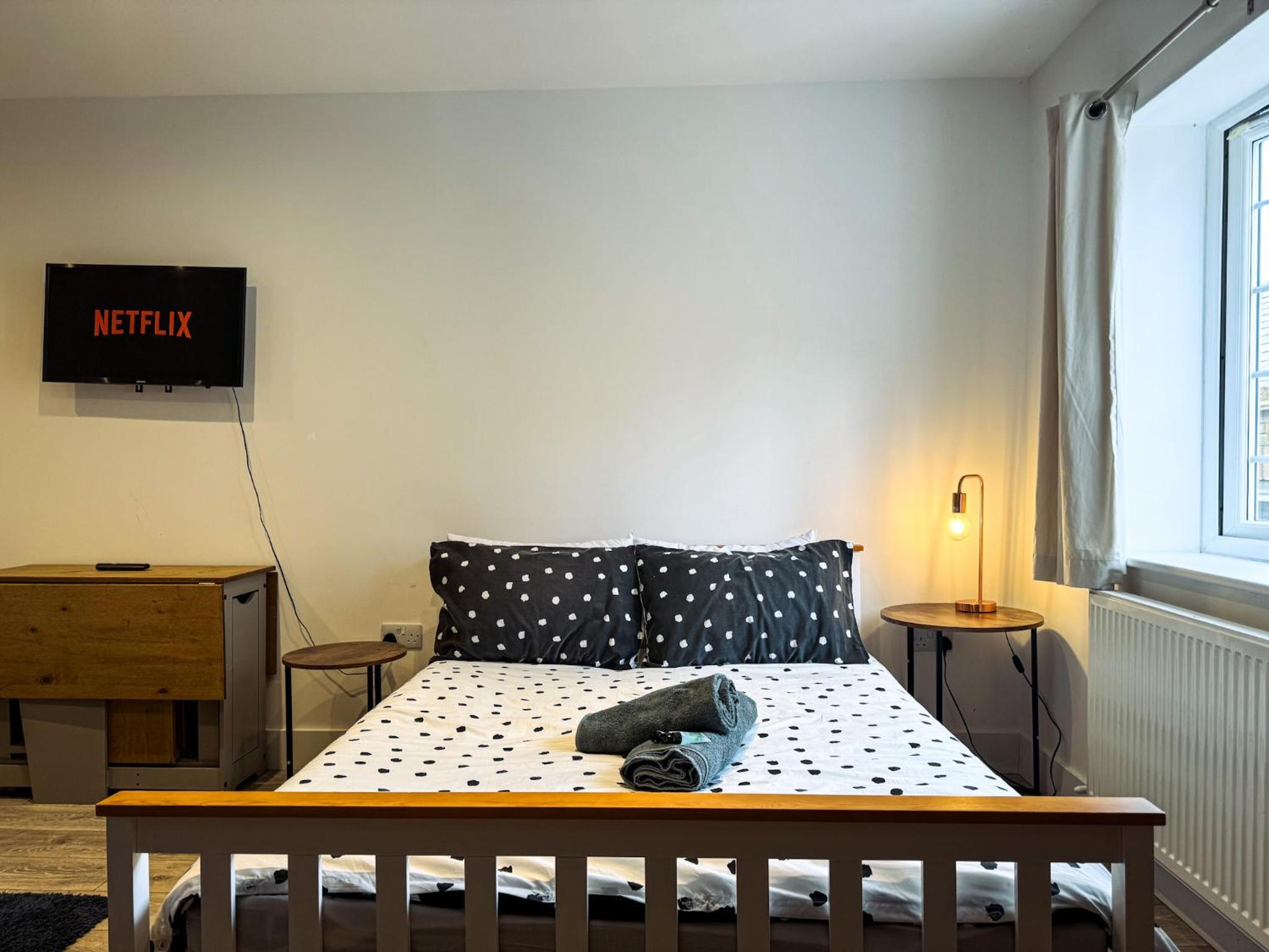 One-Bedroom Apartment photo 2
