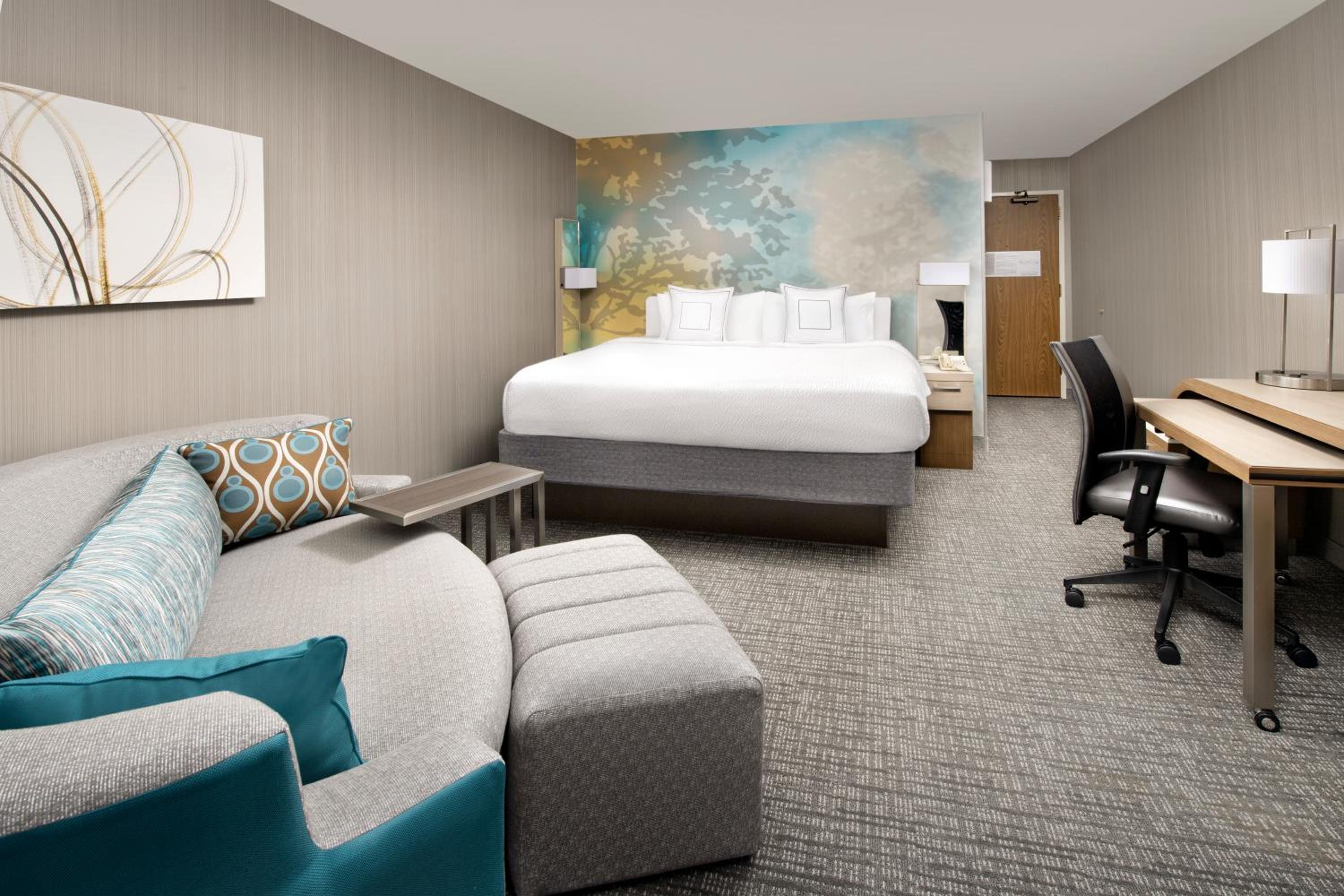 King Room with Sofa Bed - Photo 1