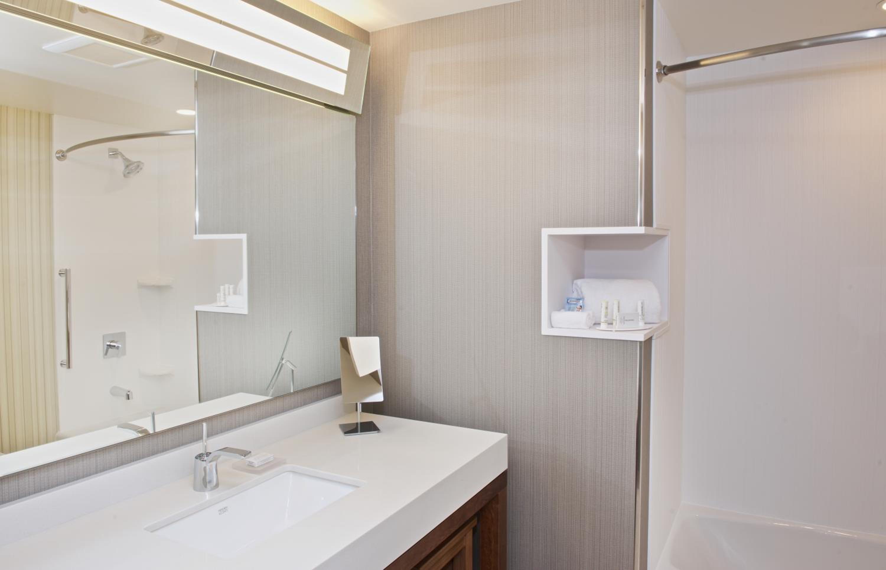 Queen Room with Two Queen Beds - Hearing Accessible photo 3