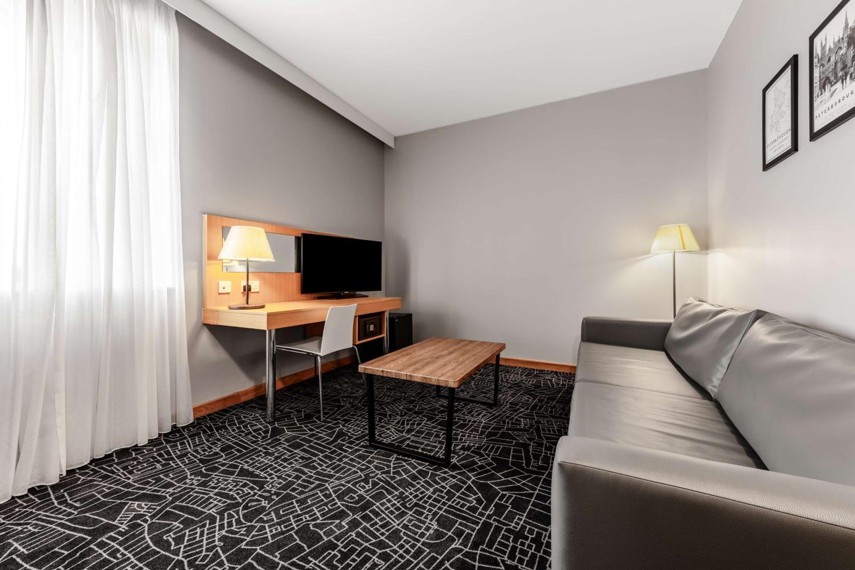Family Room - Photo 5