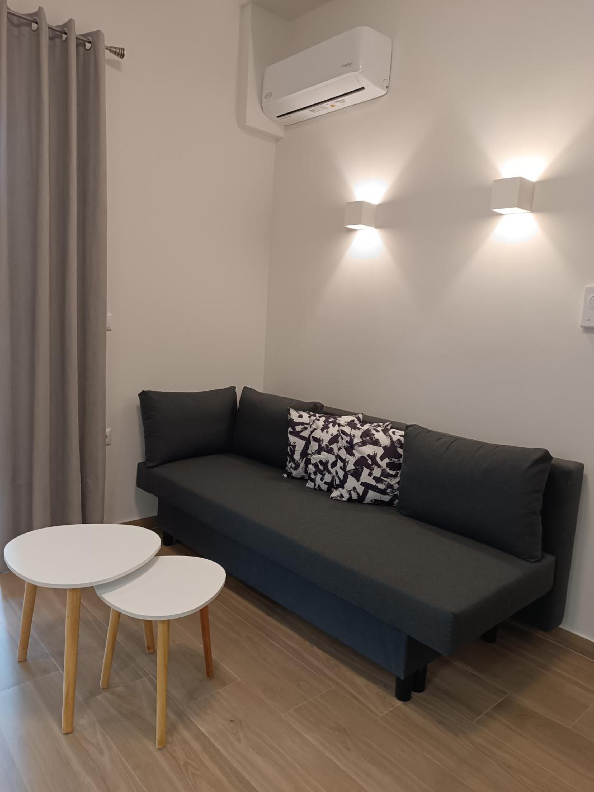 One-Bedroom Apartment photo 2