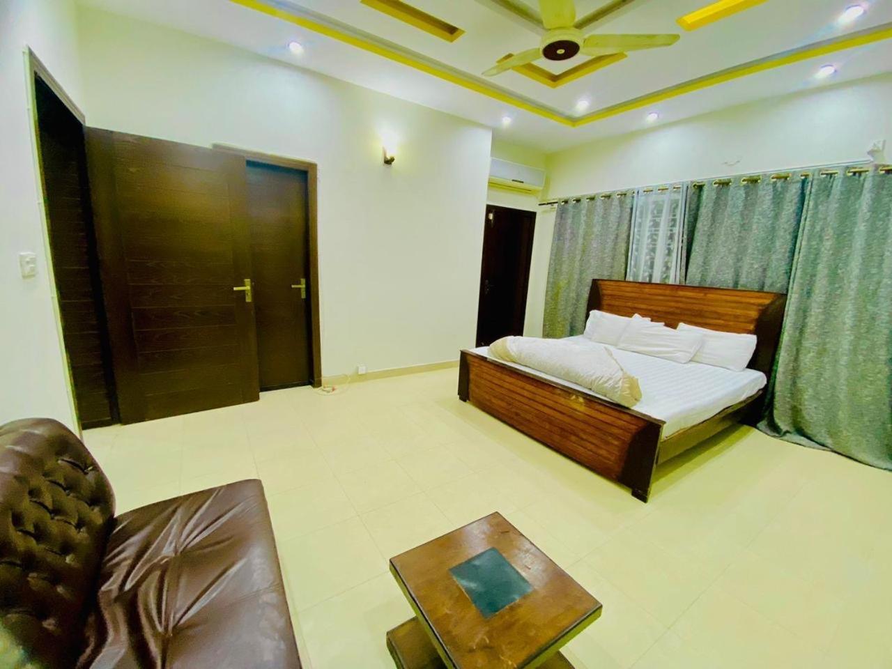Deluxe Double Room with Balcony photo 3