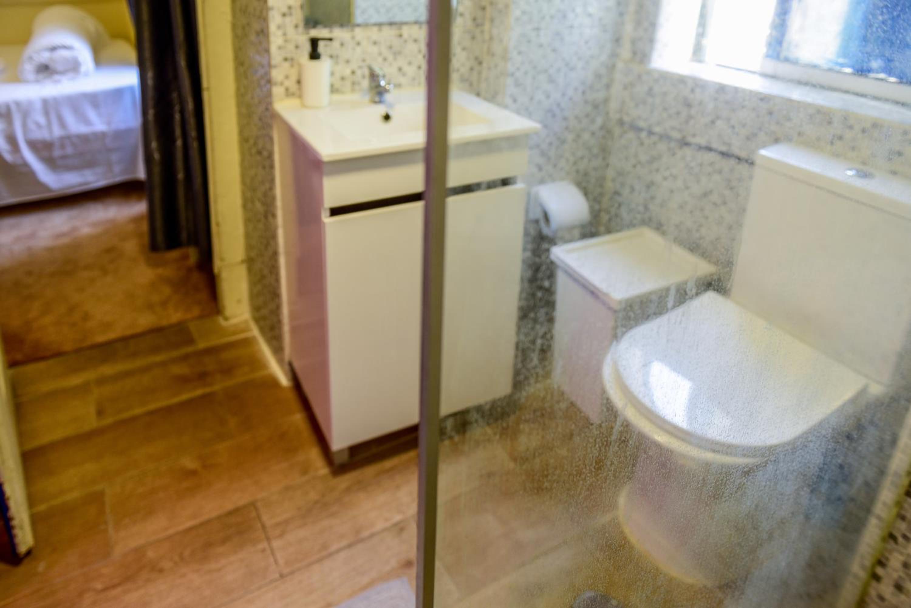 Suite - Photo 9