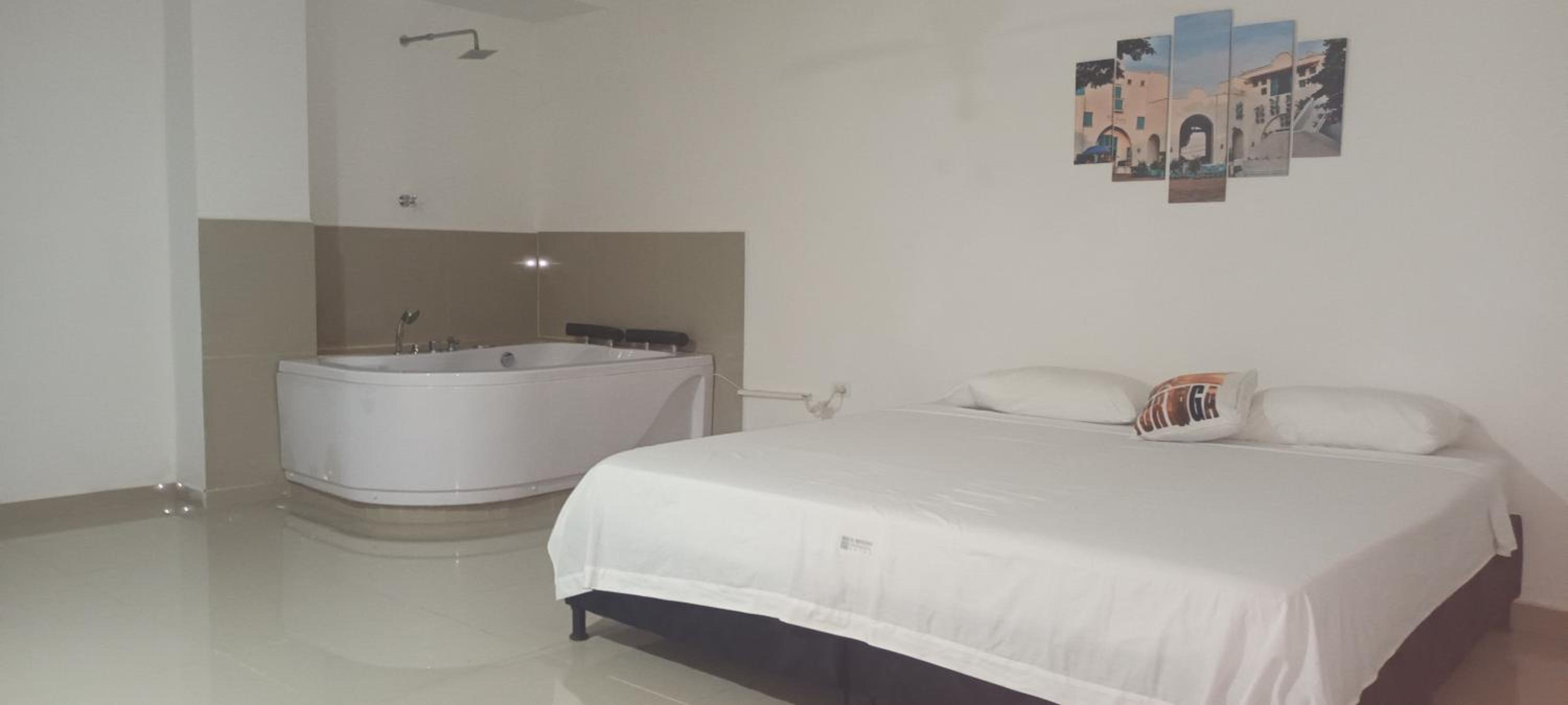 Studio With Spa Bath photo 1