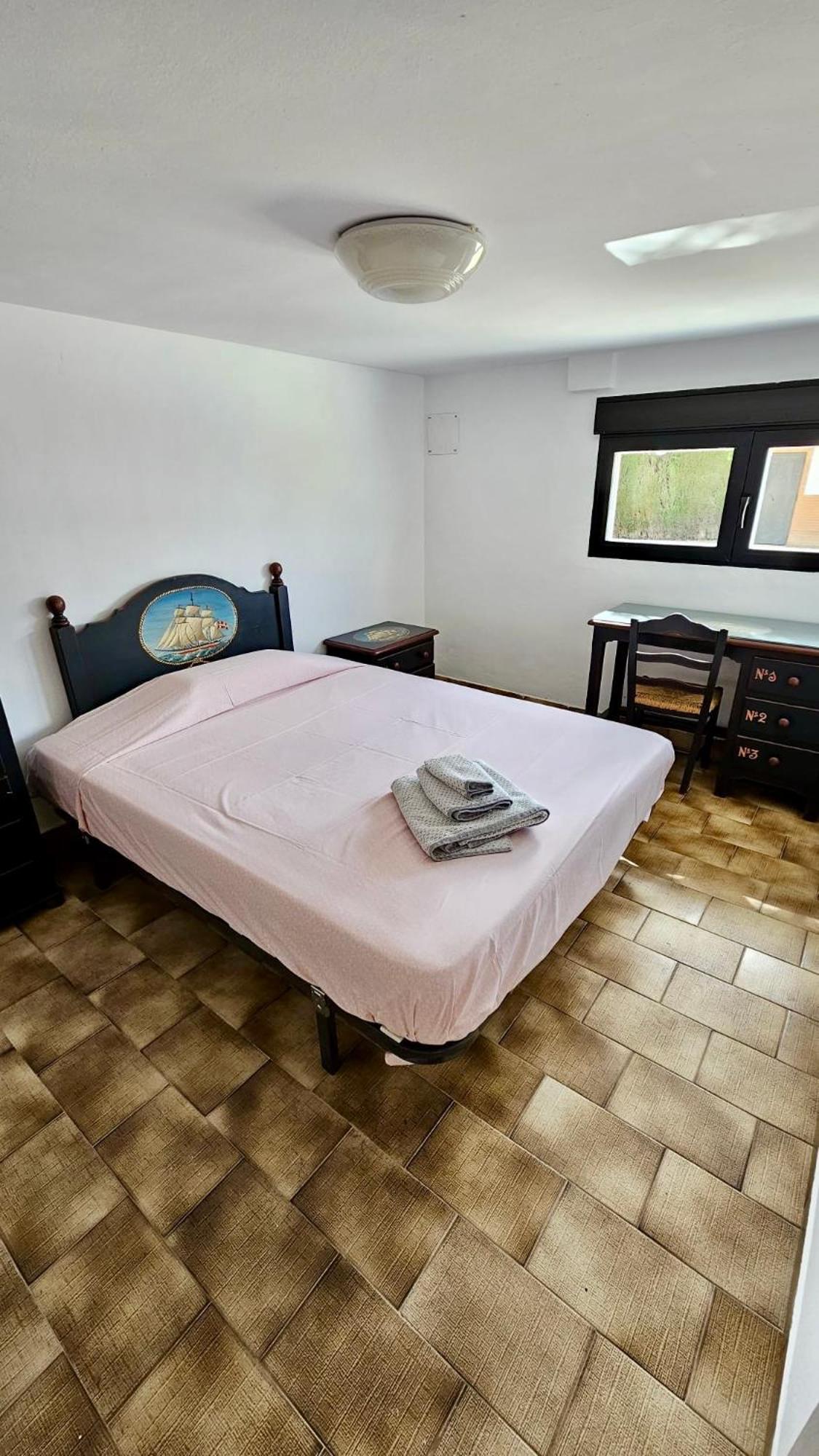 Five-Bedroom House photo 3