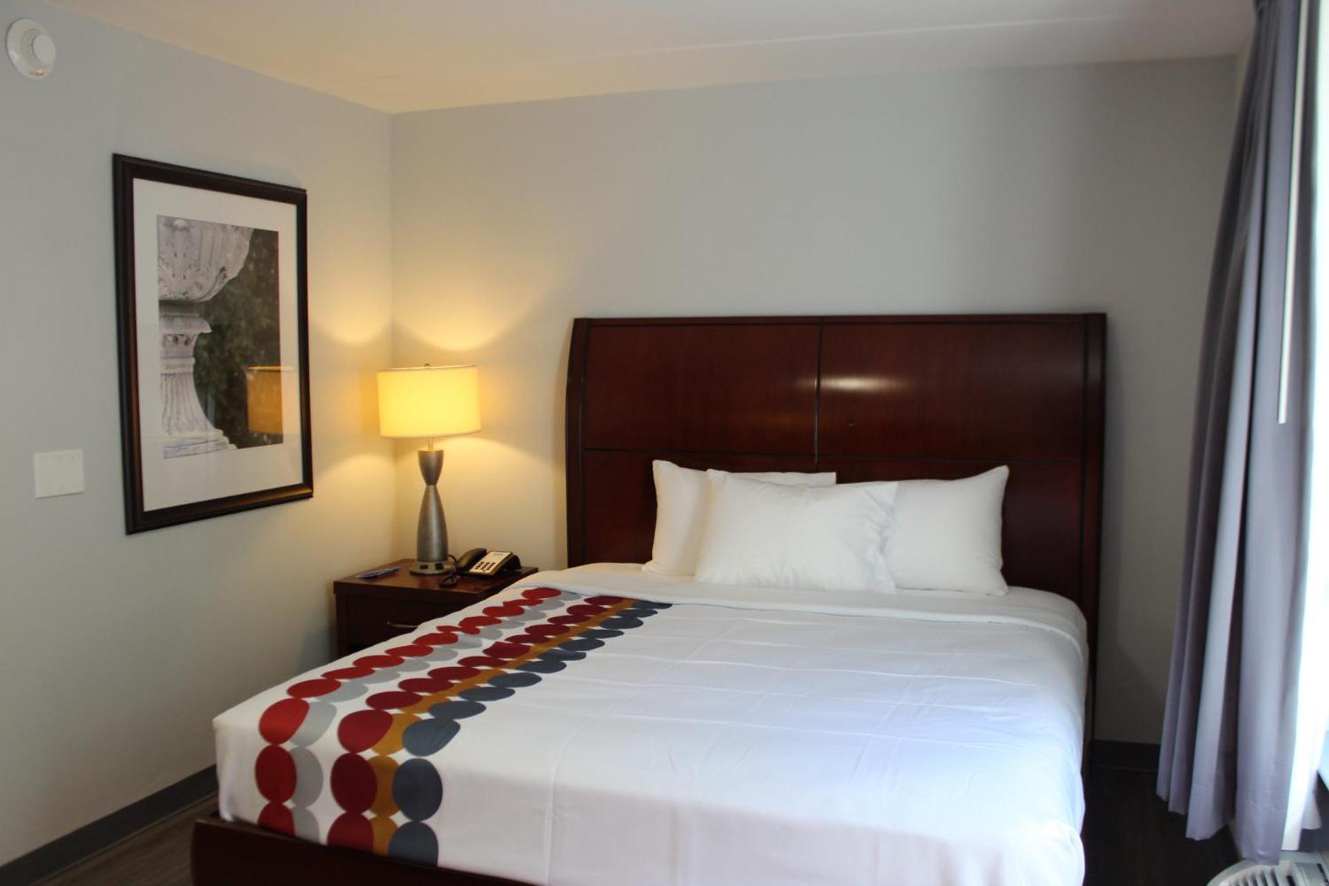 King Room with Tub - Disability Access/Non Smoking/Interior Hall photo 3
