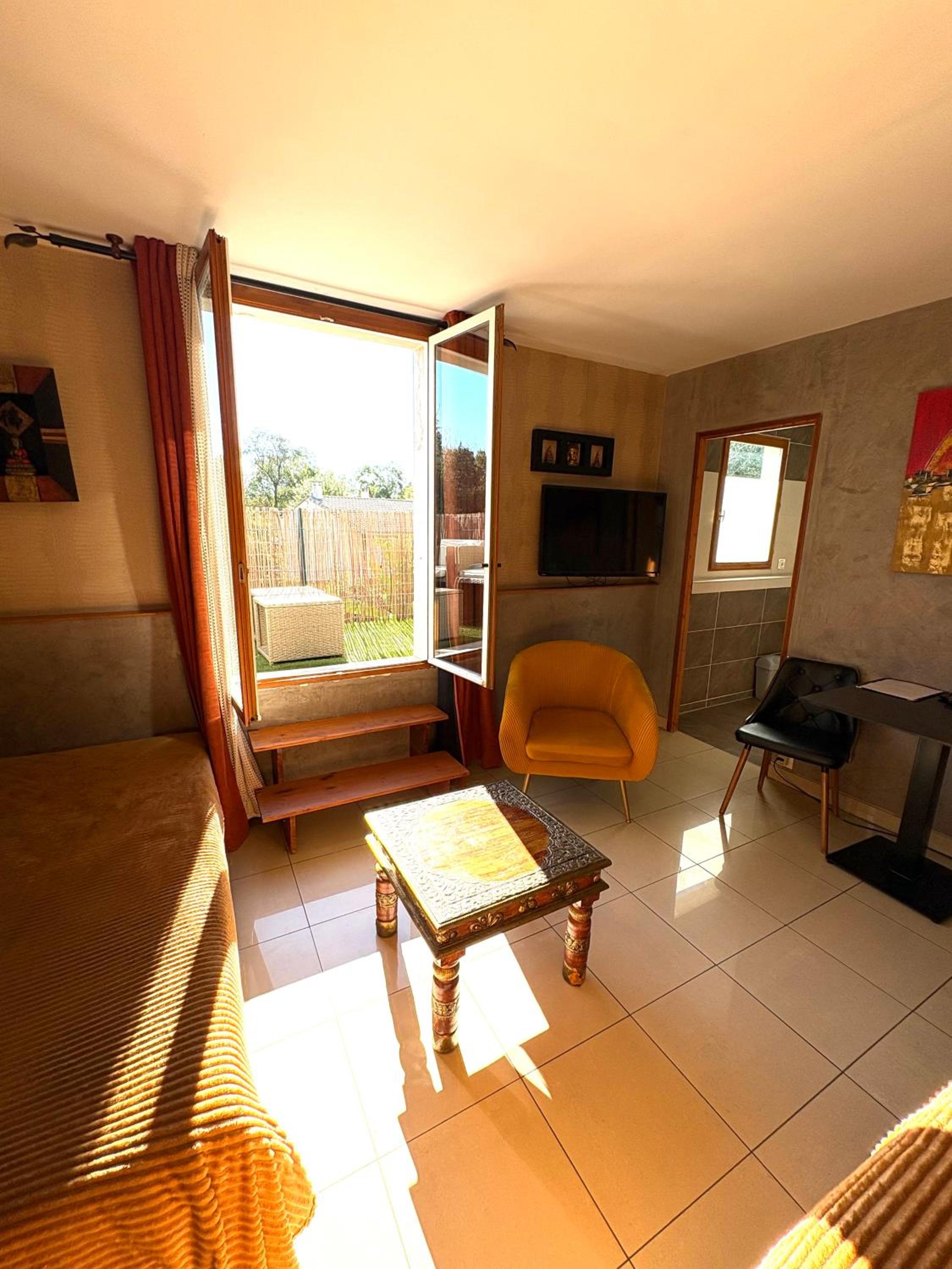 Deluxe Room - Photo 7