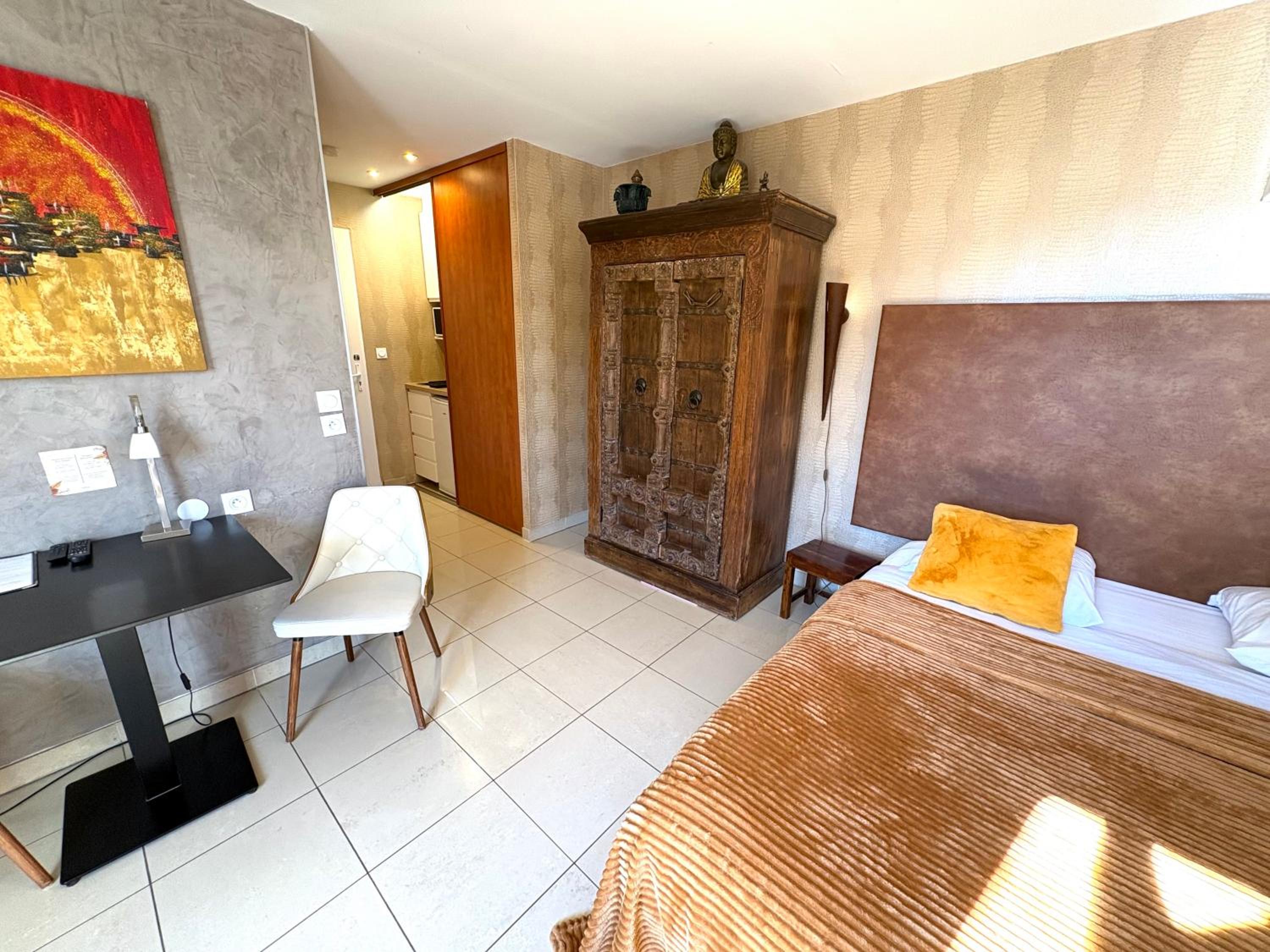 Deluxe Room - Photo 1