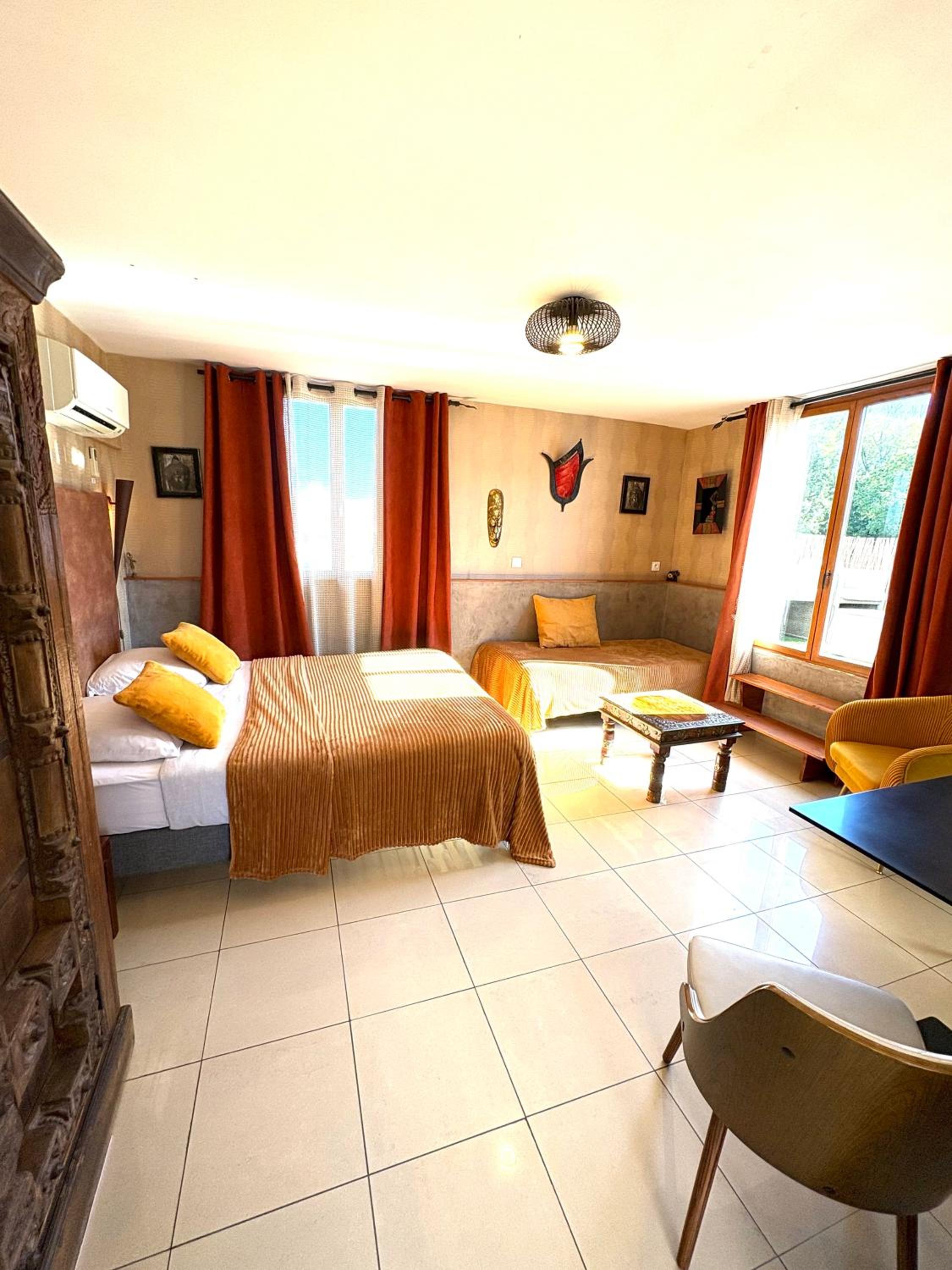 Deluxe Room - Photo 5
