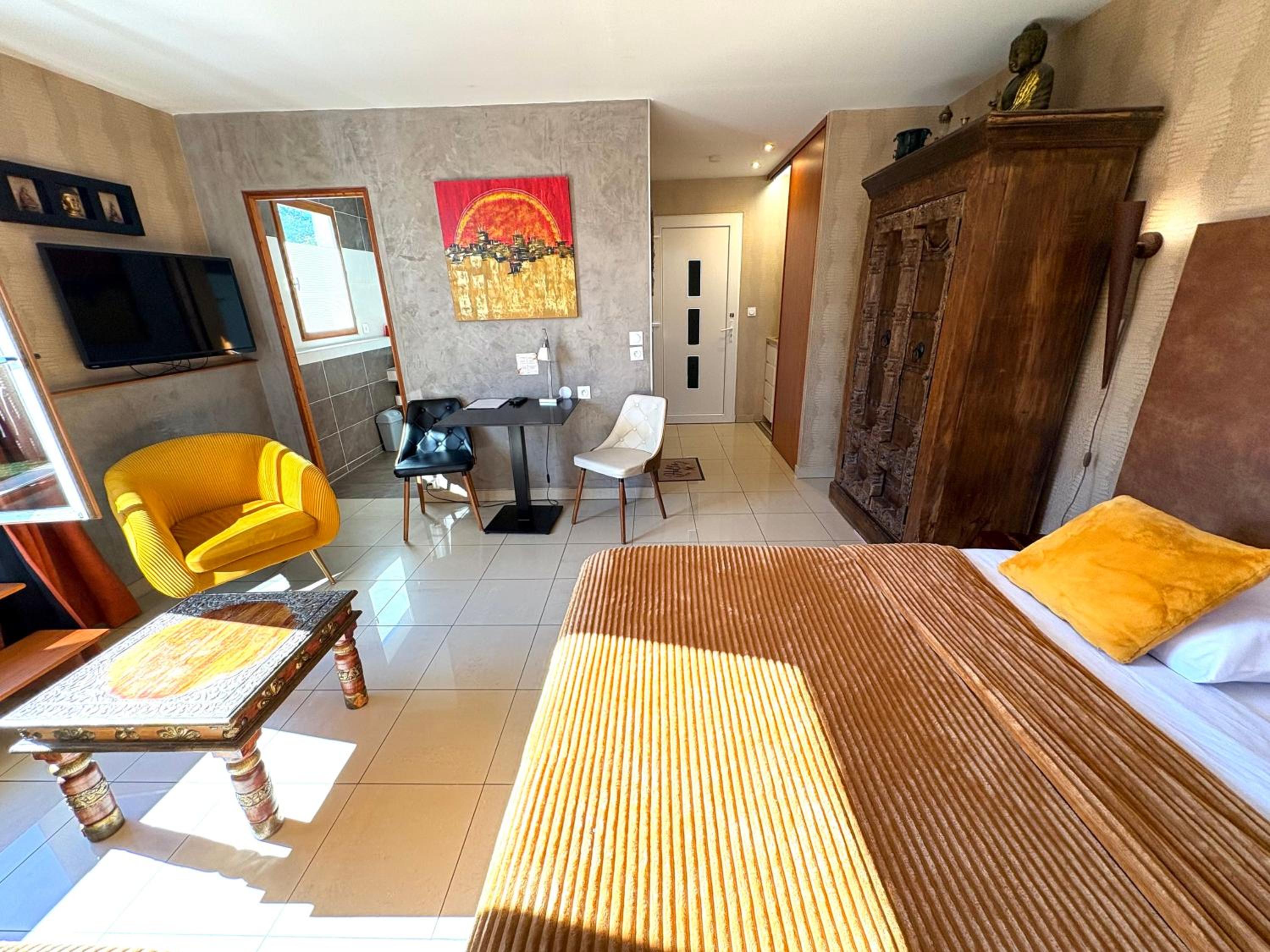 Deluxe Room - Photo 9
