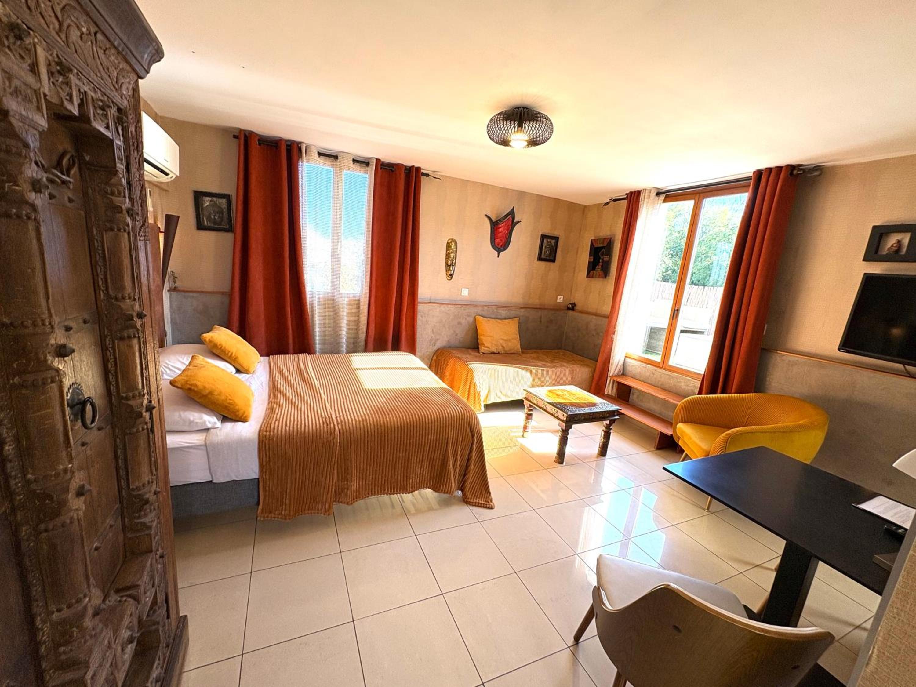 Deluxe Room - Photo 6