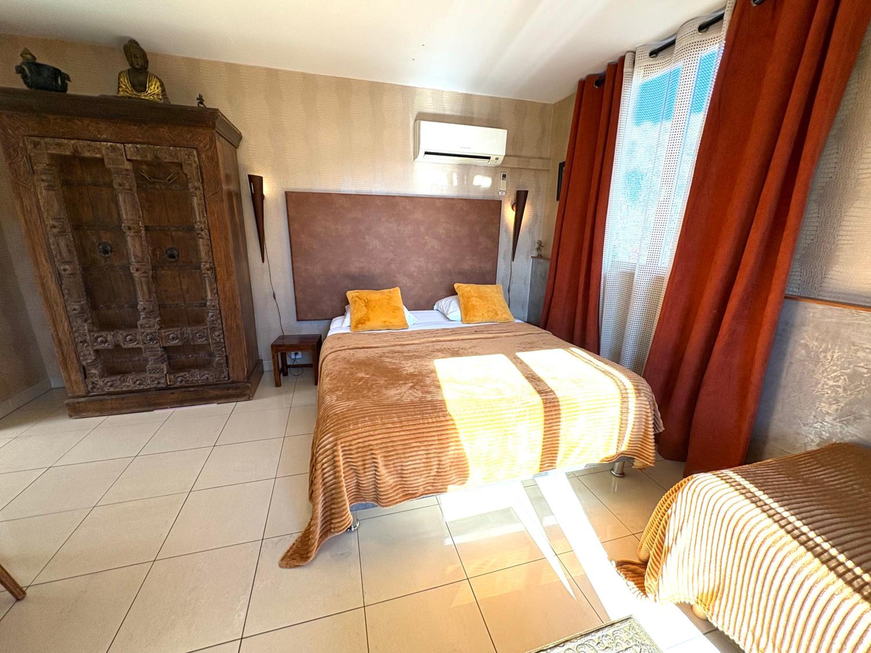 Deluxe Room - Photo 15