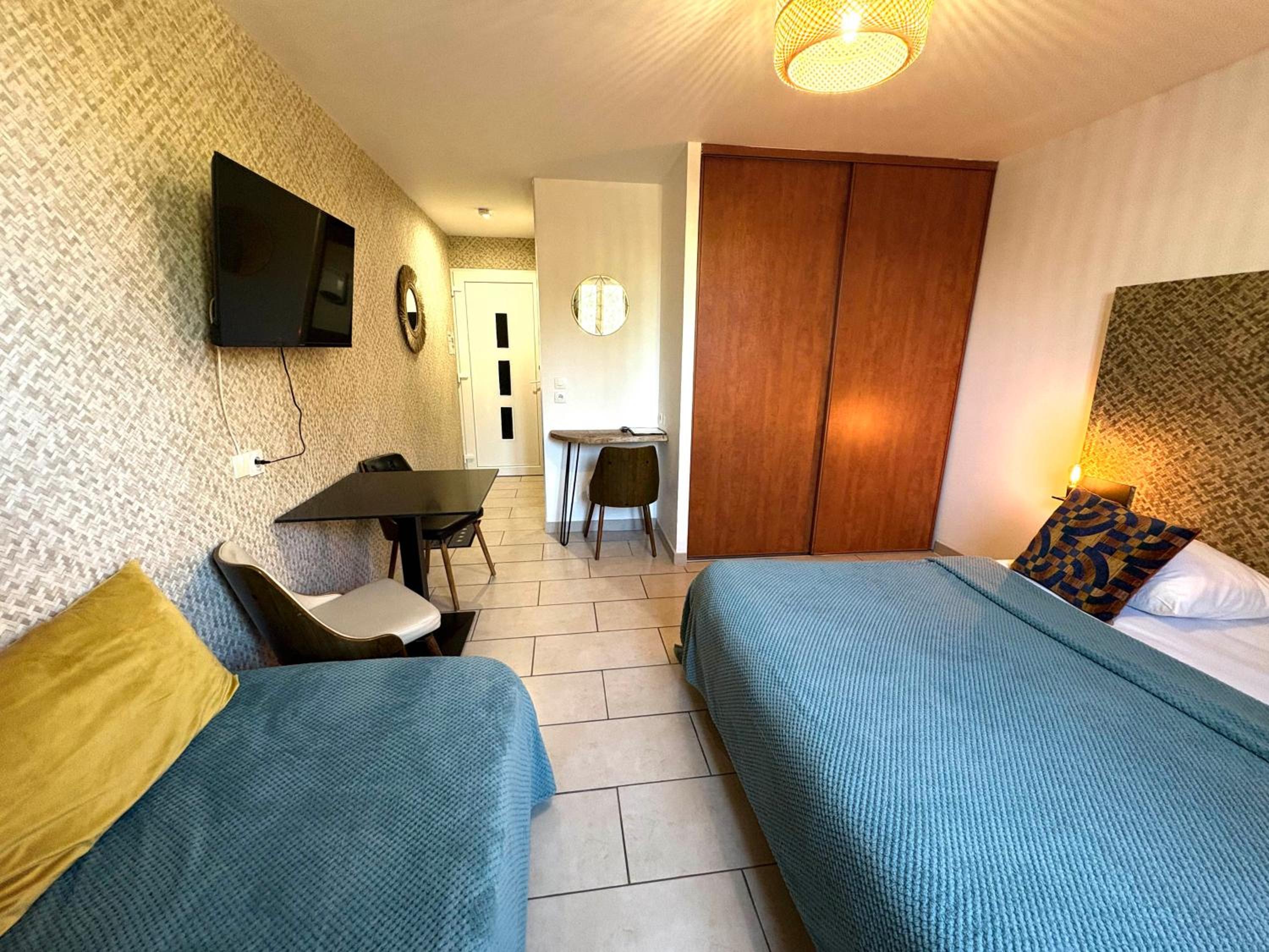 Double Room - Photo 3