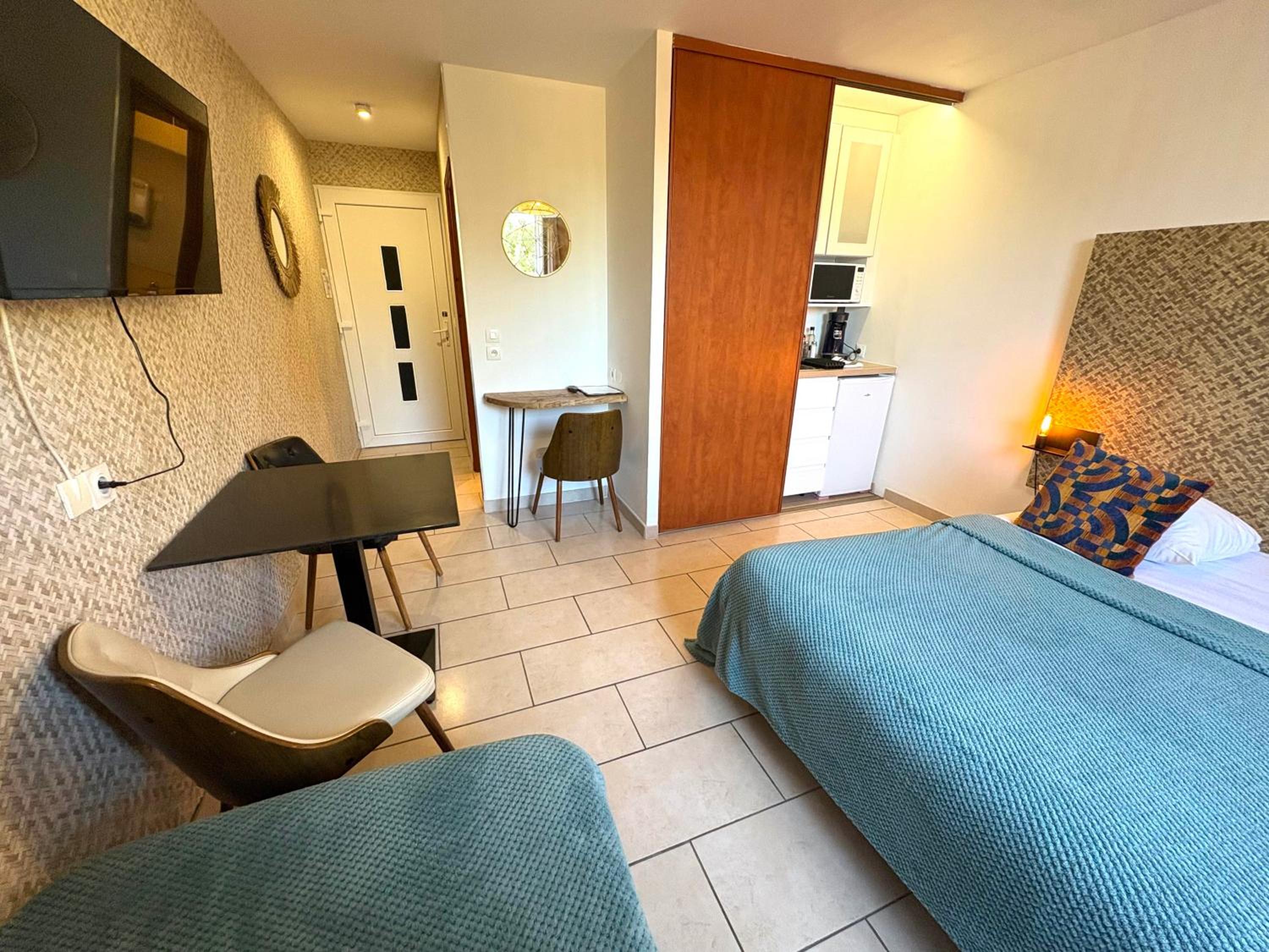 Double Room - Photo 32