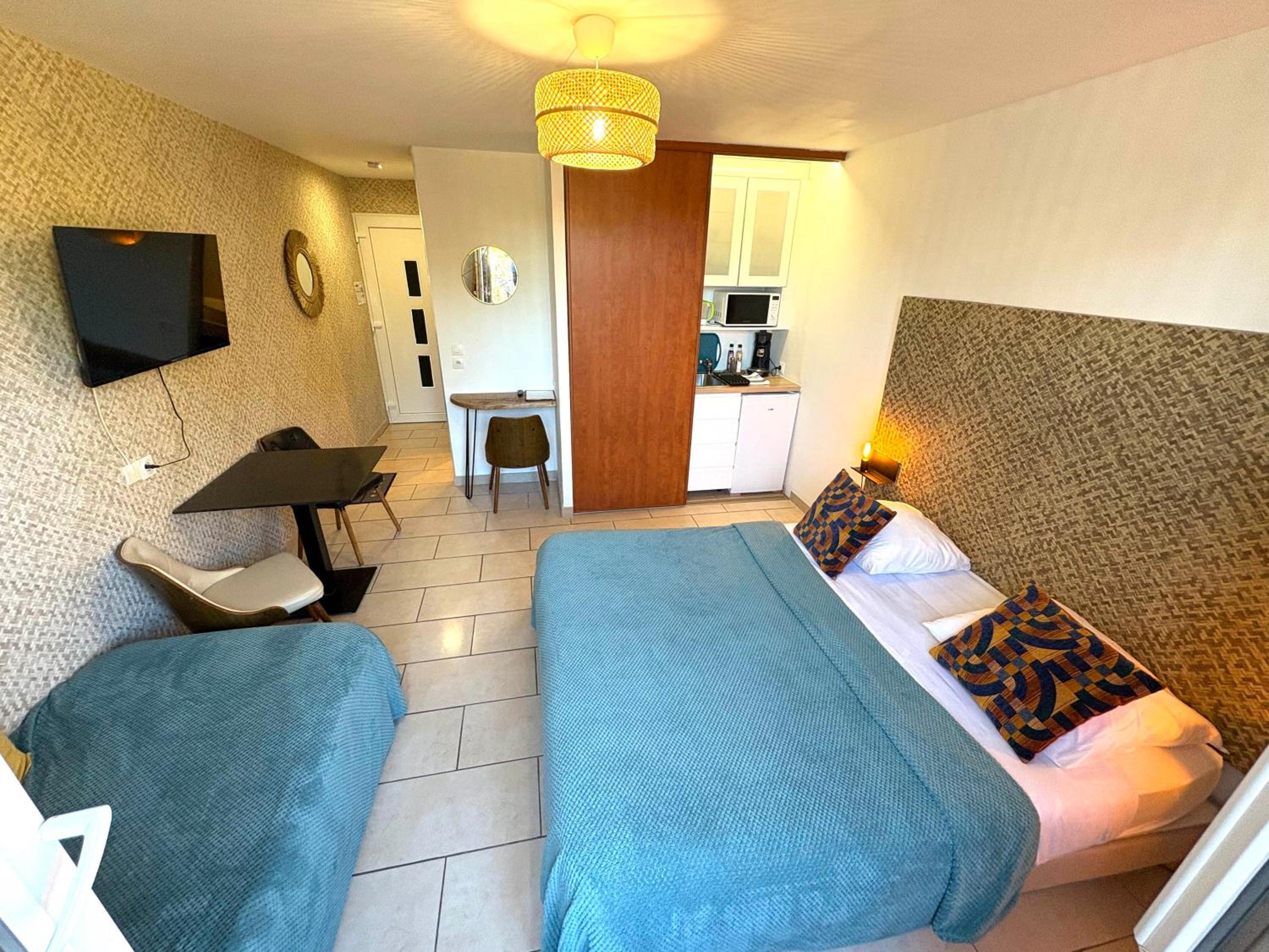 Double Room - Photo 34